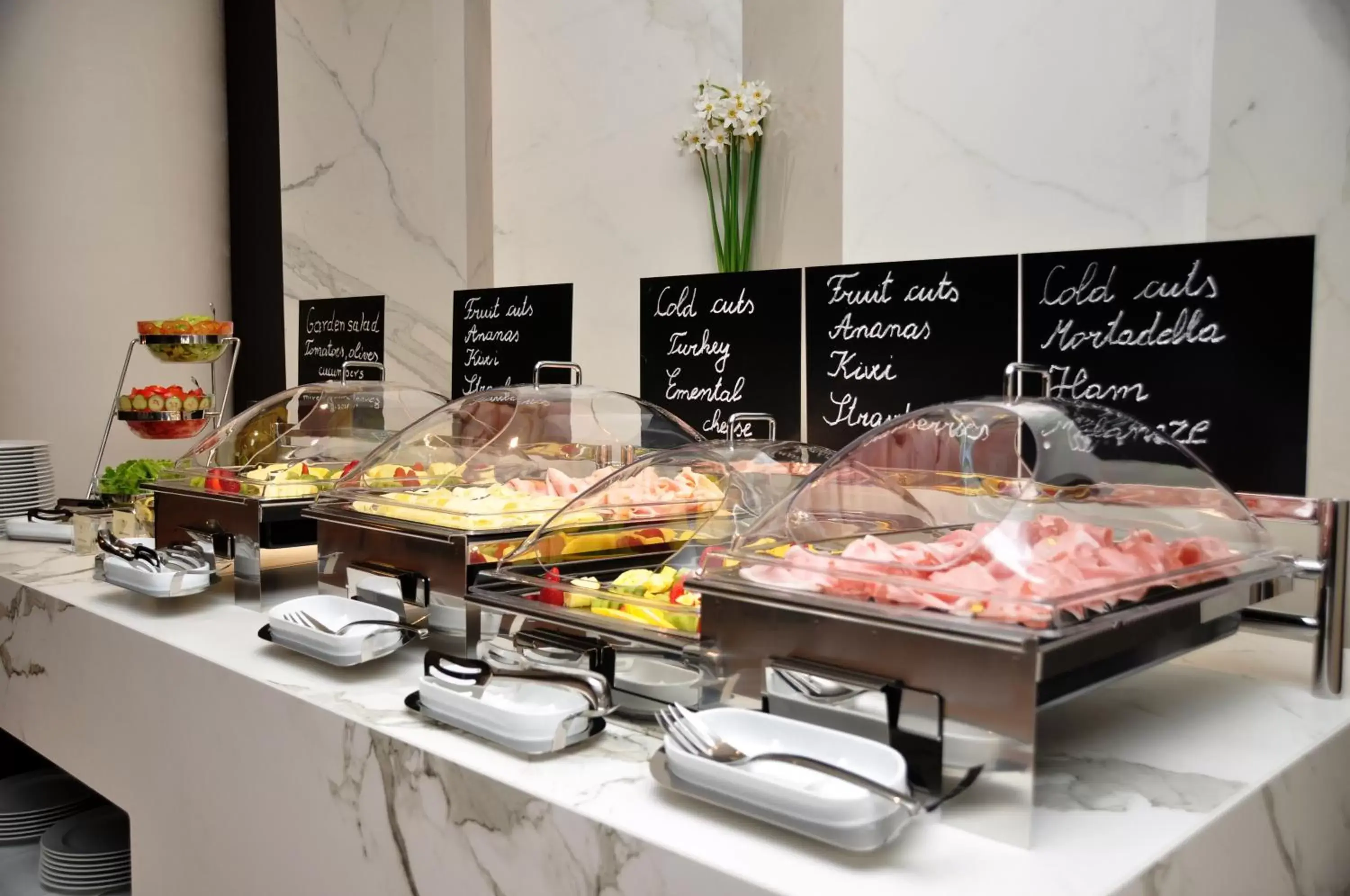 Restaurant/places to eat in Maritim Hotel Plaza Tirana Restaurant/places to eat in Maritim Hotel Plaza Tirana