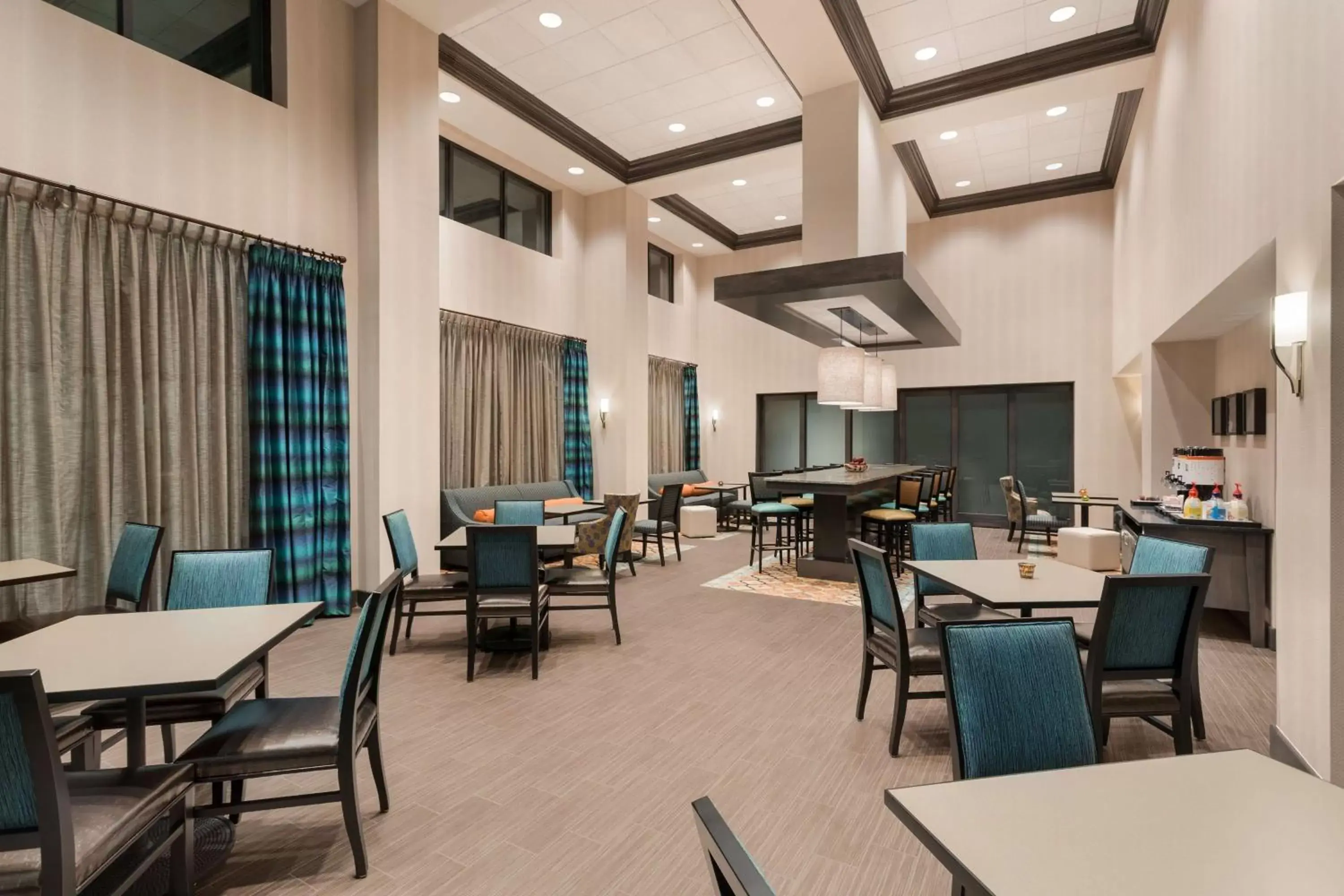 Lobby or reception, Restaurant/Places to Eat in Hampton Inn & Suites West Des Moines Mill Civic