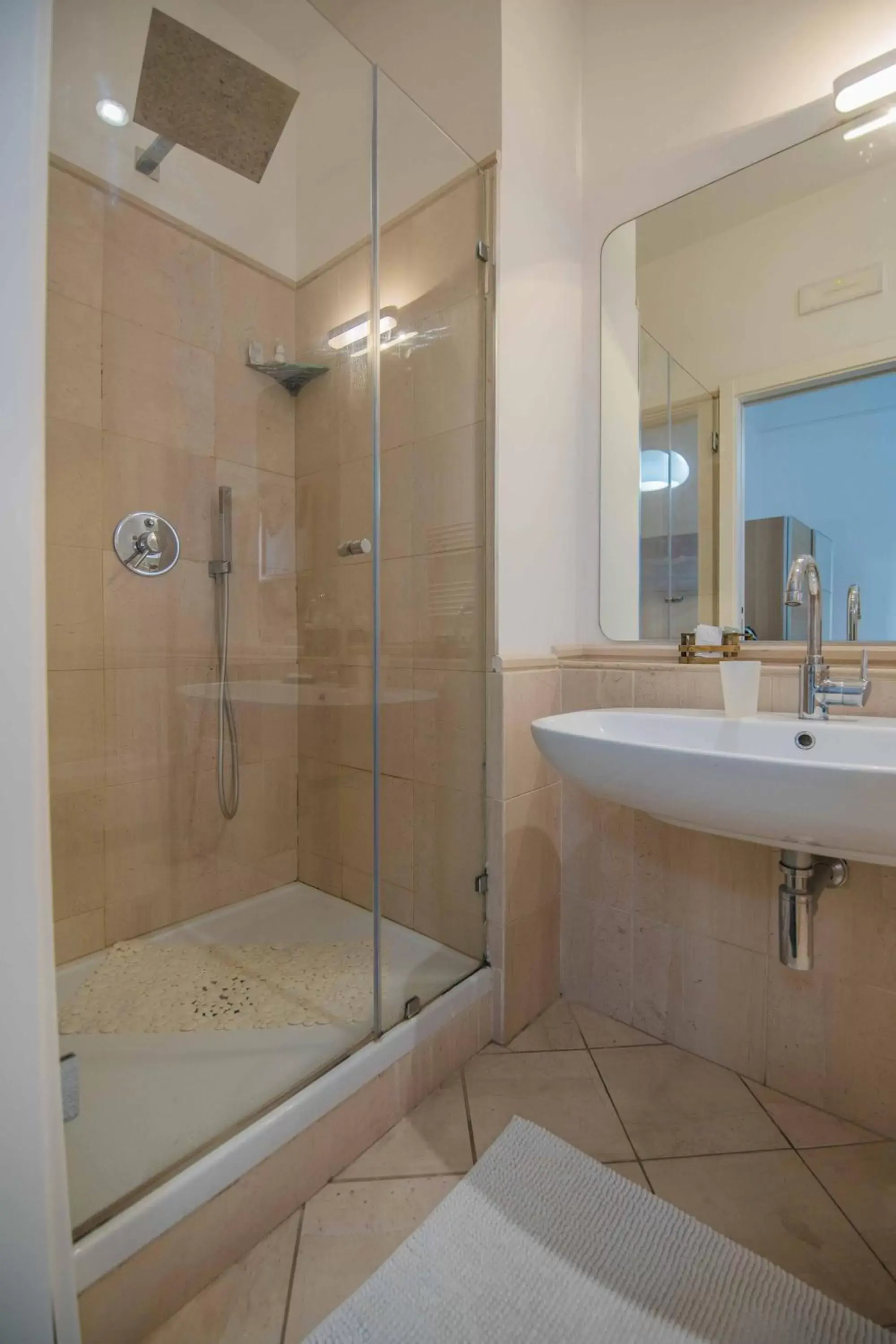 Shower, Bathroom in Bed&Breakfast Salerno