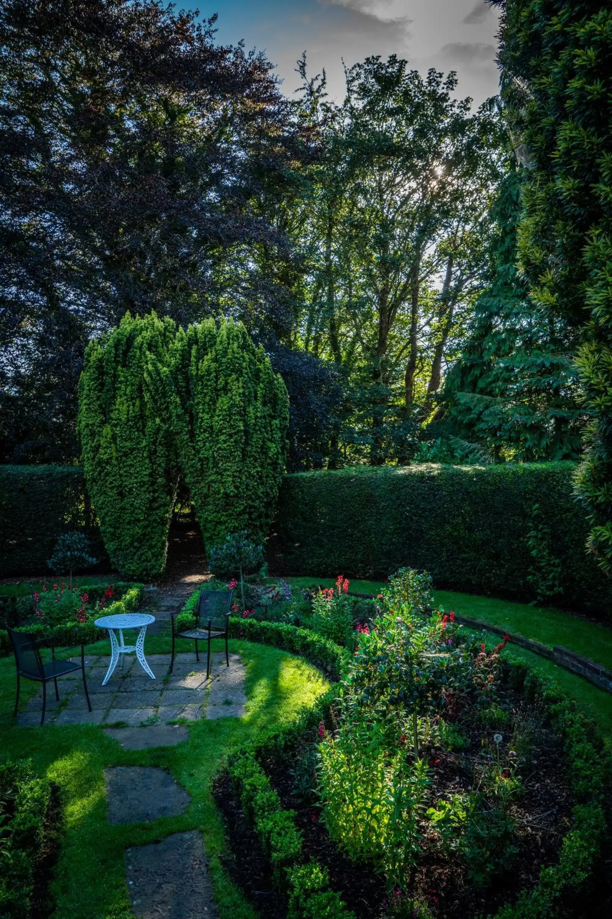 Garden, Swimming Pool in Anner Hotel