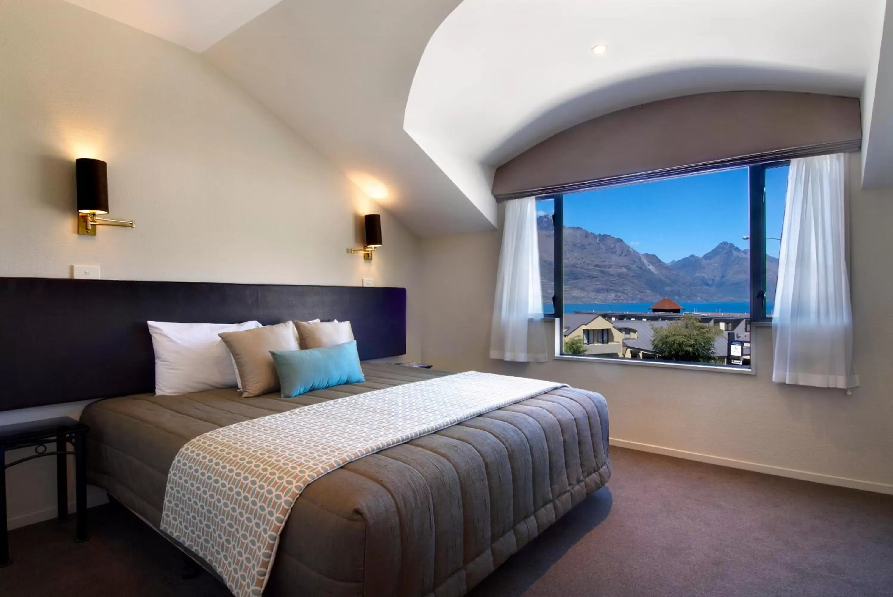 View (from property/room), Bed in Hurley's of Queenstown