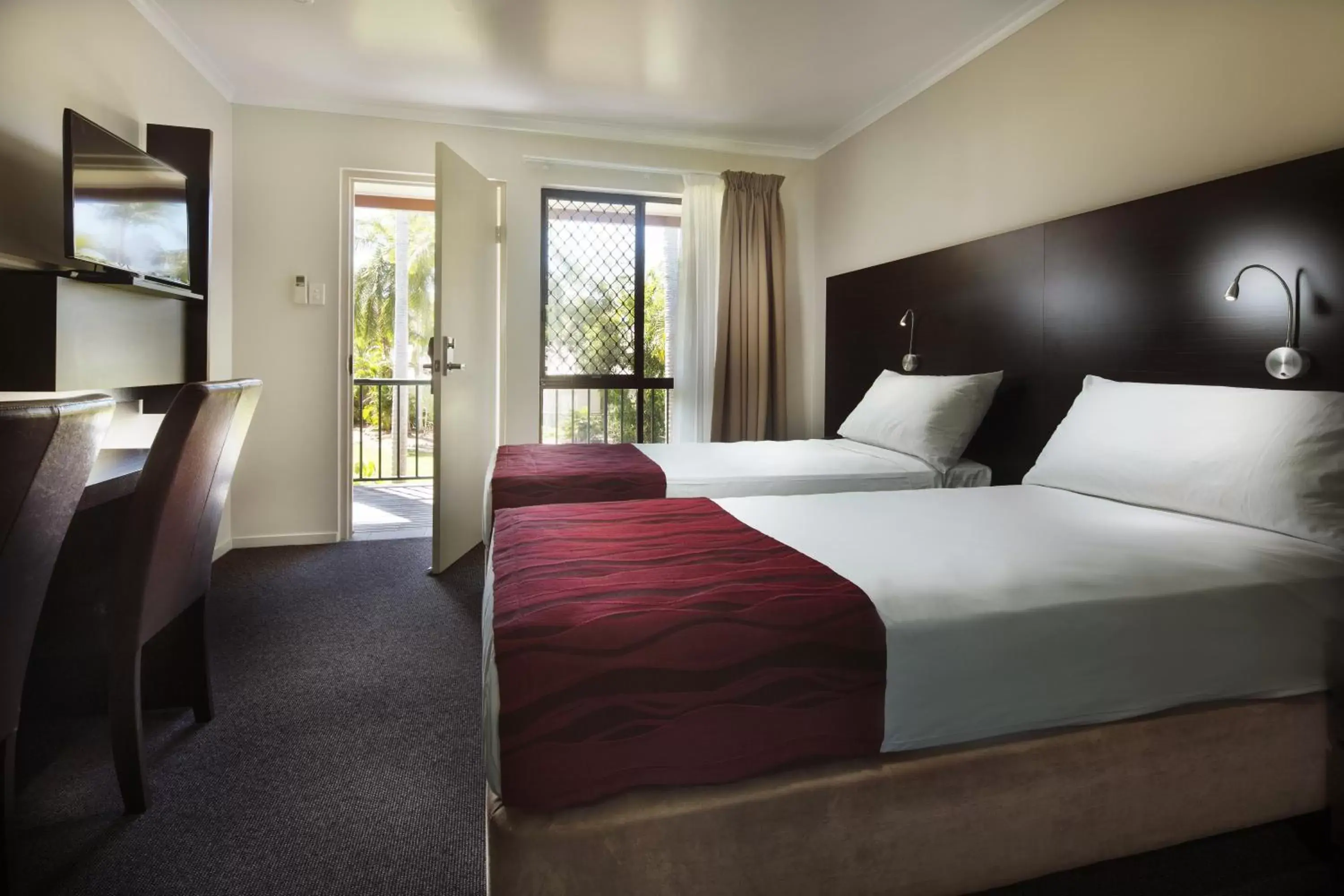 Shower, Bed in Mercure Townsville