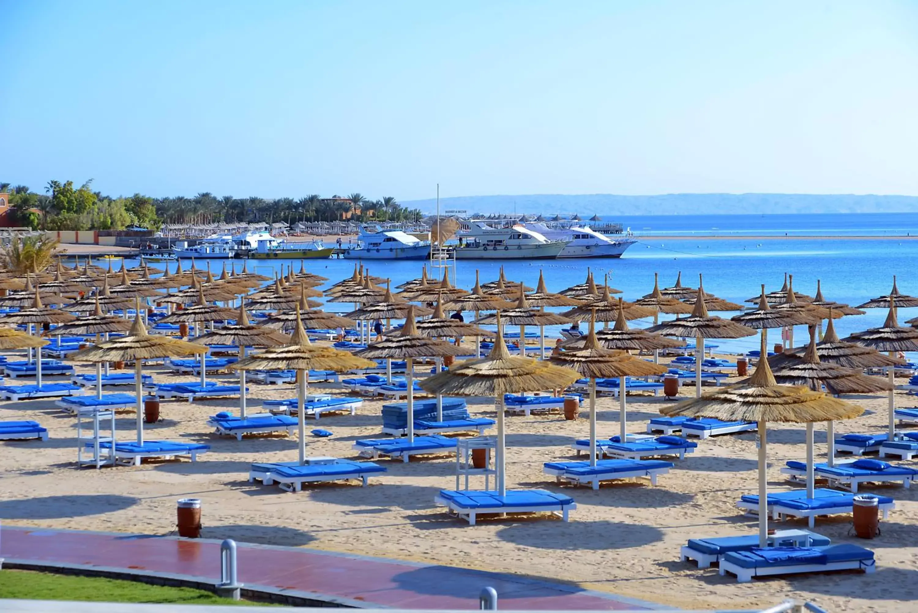 Beach in Pickalbatros White Beach Resort - Hurghada