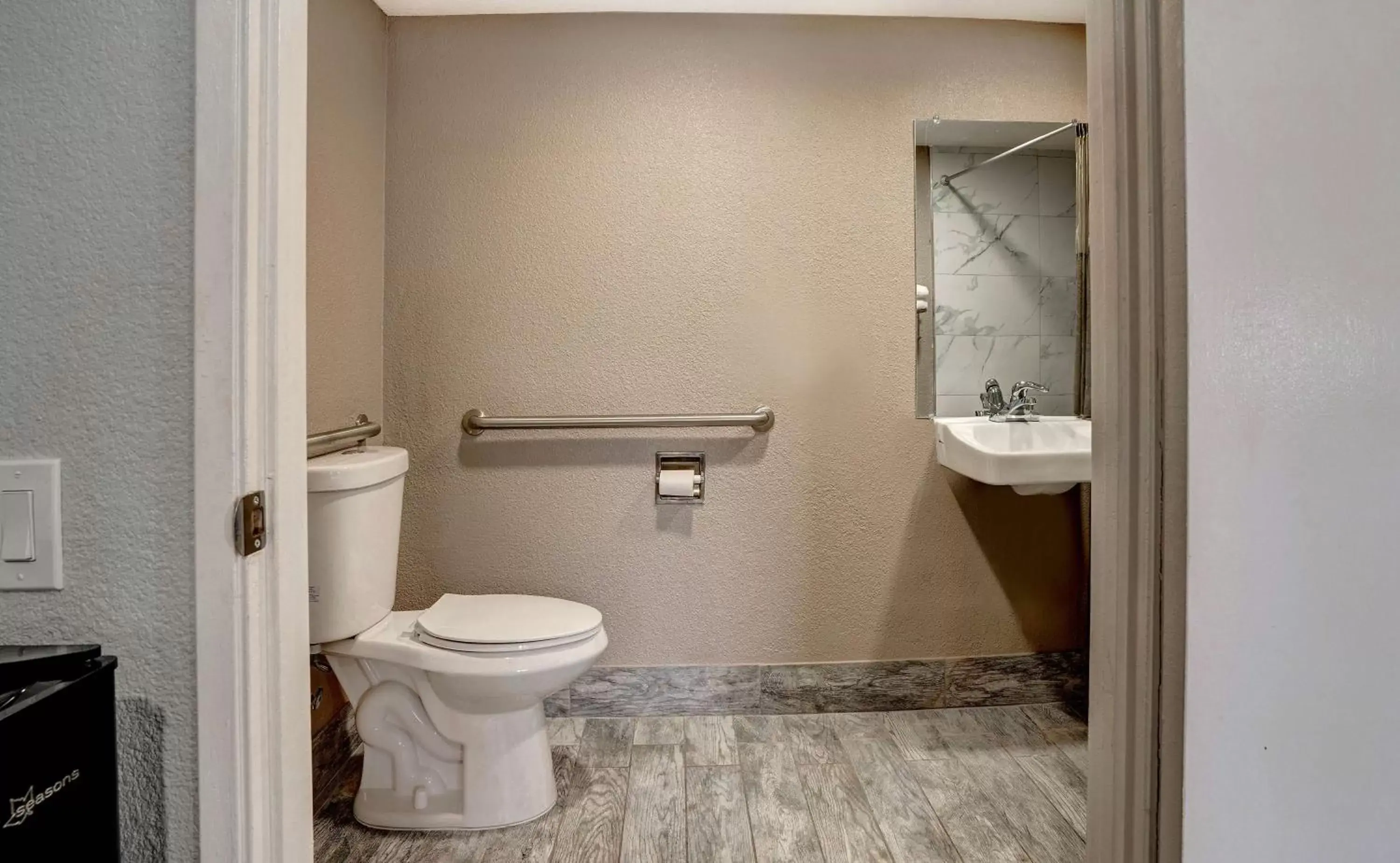 Bathroom in Motel 6-Rancho Cordova, CA - Rancho Cordova East