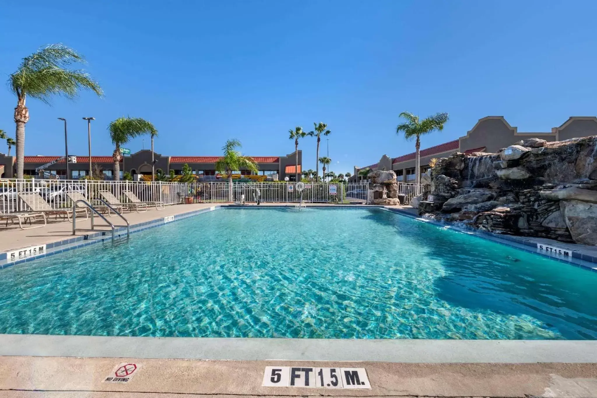 Swimming Pool in Quality Inn Kennedy Space Center