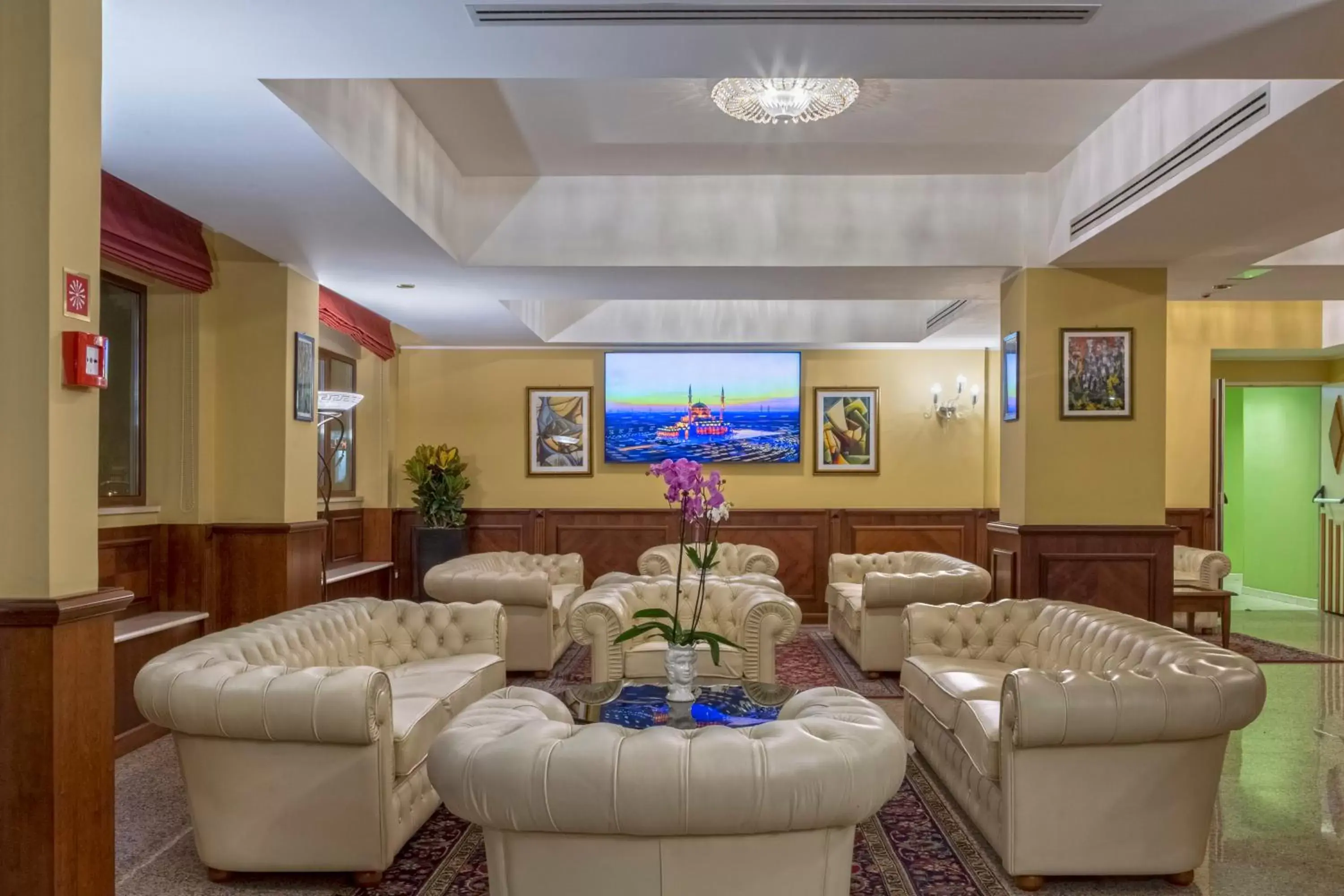 Communal lounge/ TV room in Hotel San Michele