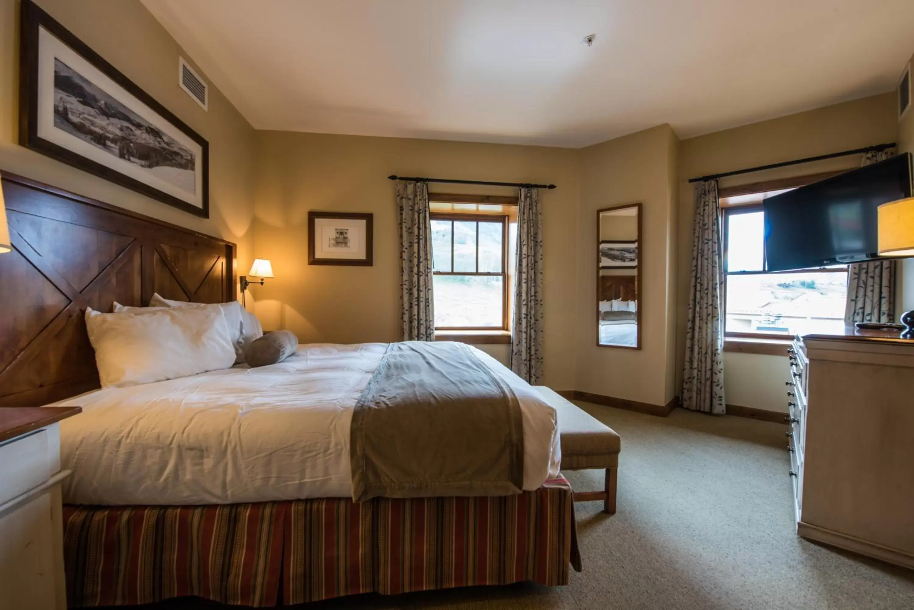 Bed in The Lodge at Mountaineer Square