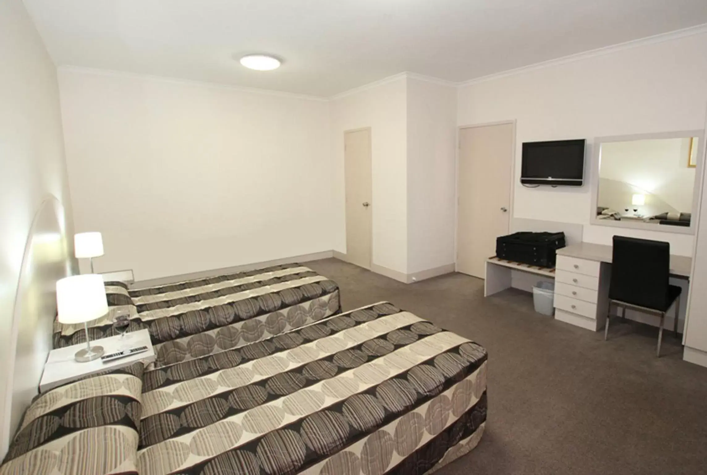 Photo of the whole room, Bed in Comfort Inn & Suites Goodearth Perth