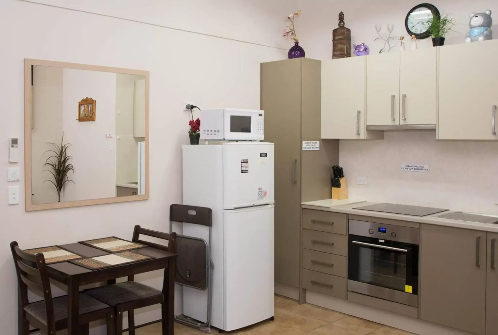 Kitchen or kitchenette, Kitchen/Kitchenette in Westside Studio Apartments