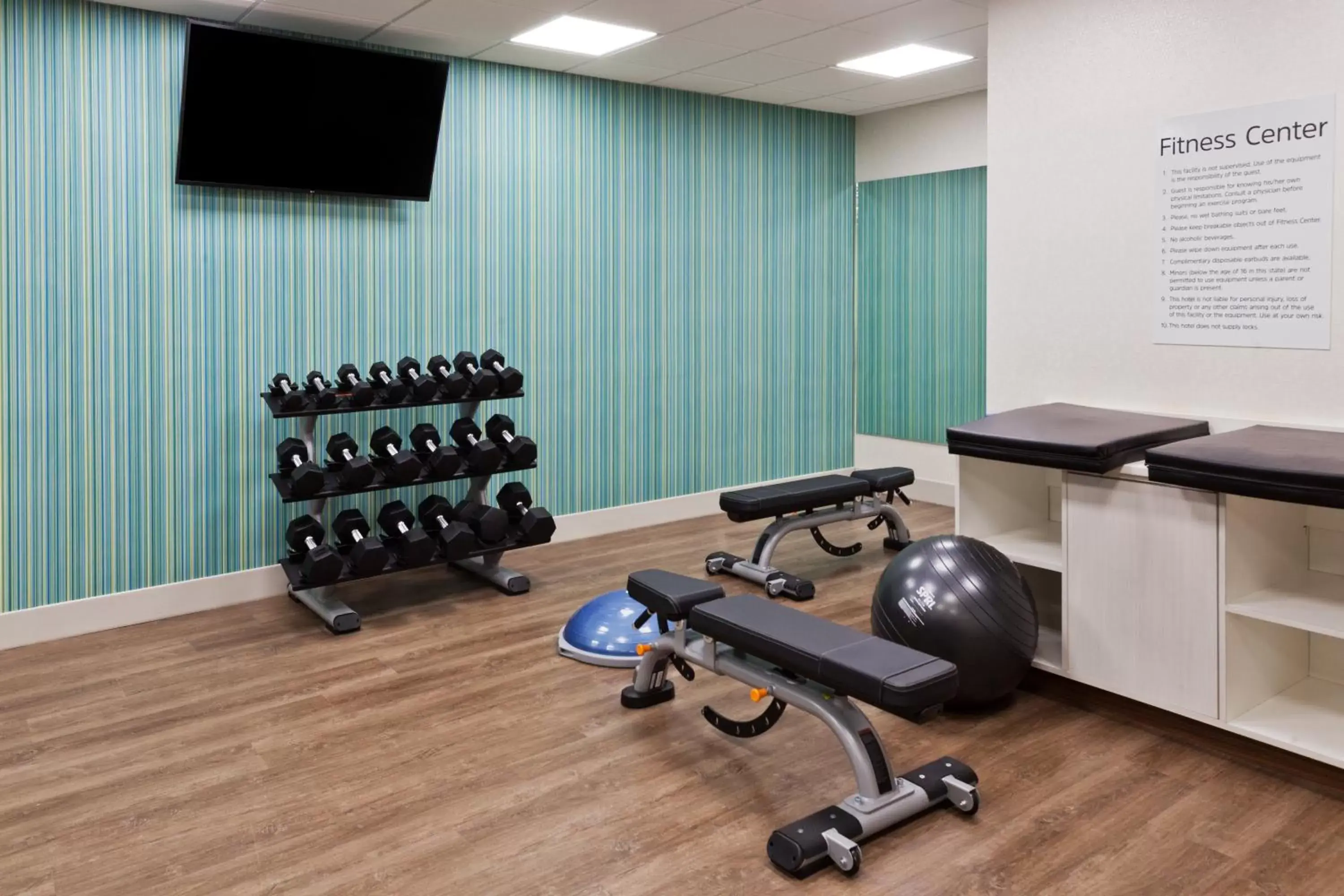 Fitness centre/facilities, Fitness Center/Facilities in Holiday Inn Express & Suites - Fayetteville, an IHG Hotel