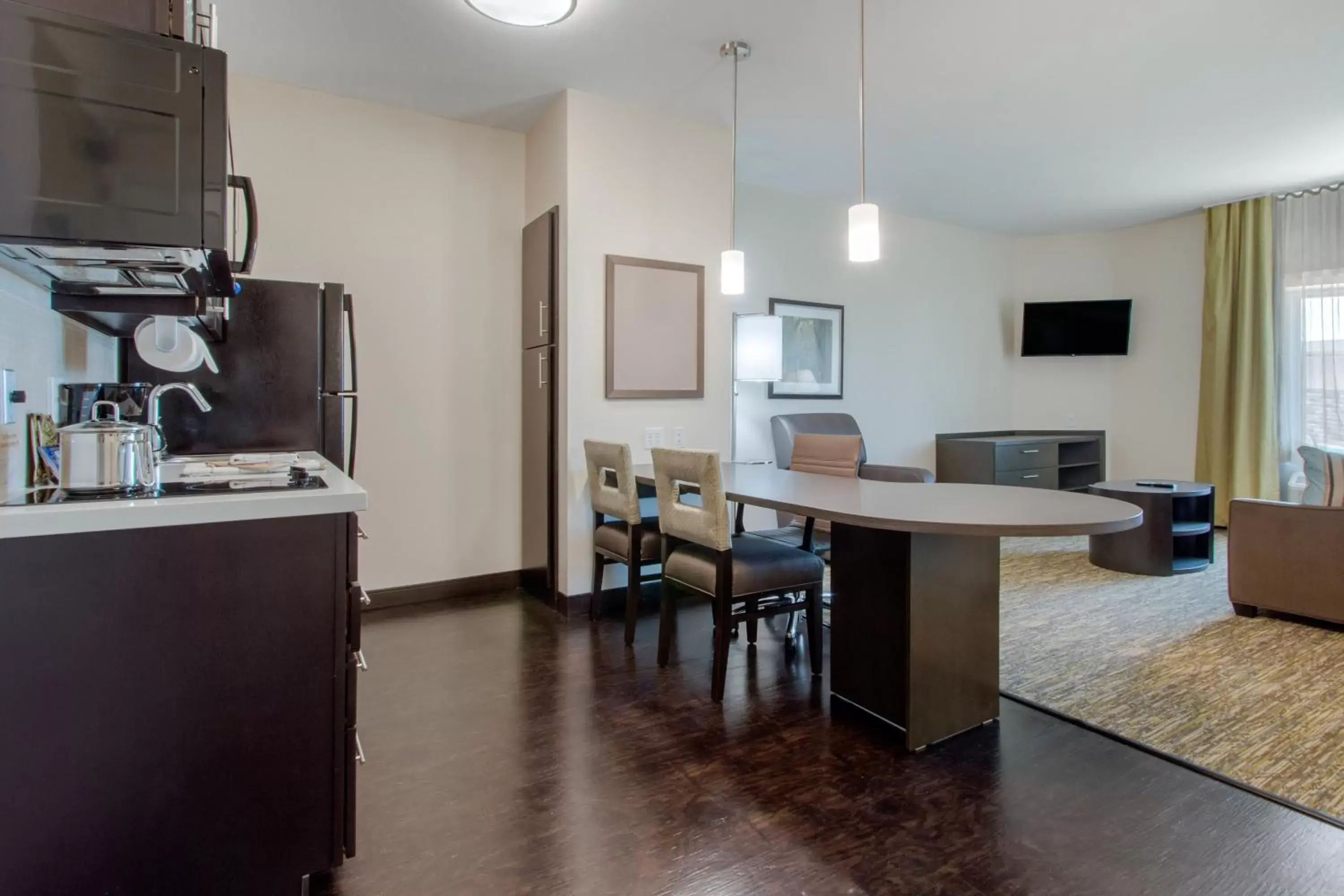 Bedroom, Kitchen/Kitchenette in Candlewood Suites - San Antonio Lackland AFB Area, an IHG Hotel