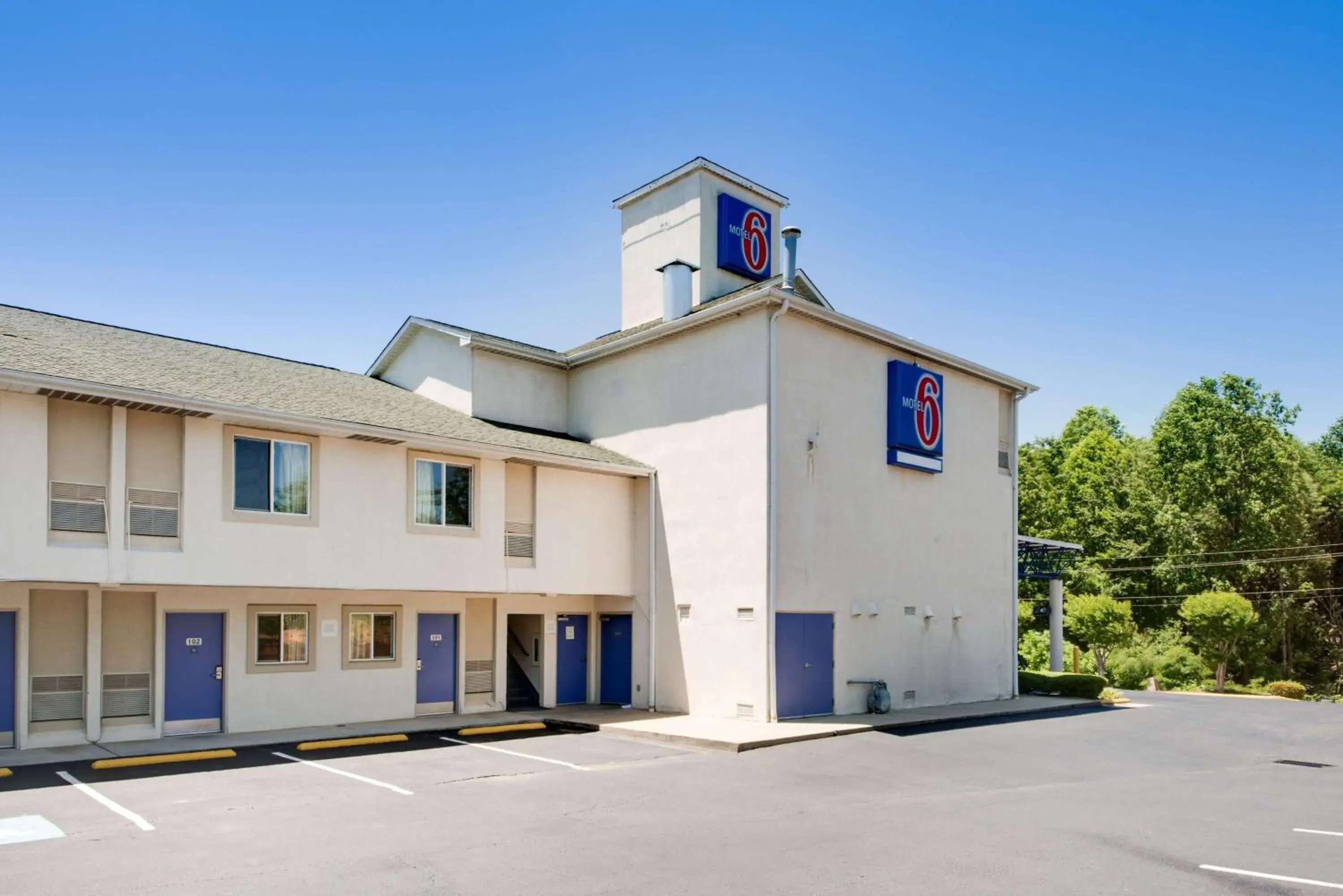 Property building, Facade/Entrance in Motel 6-Statesville, NC