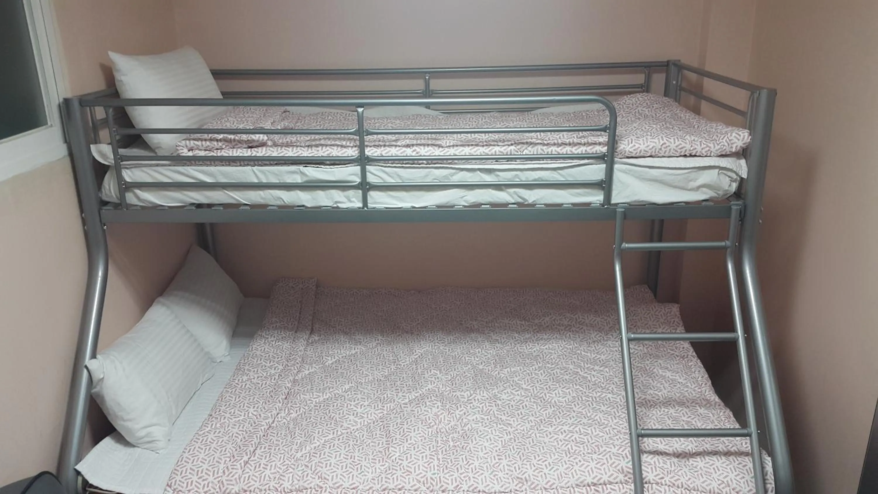 bunk bed, Bed in MK Liberty House