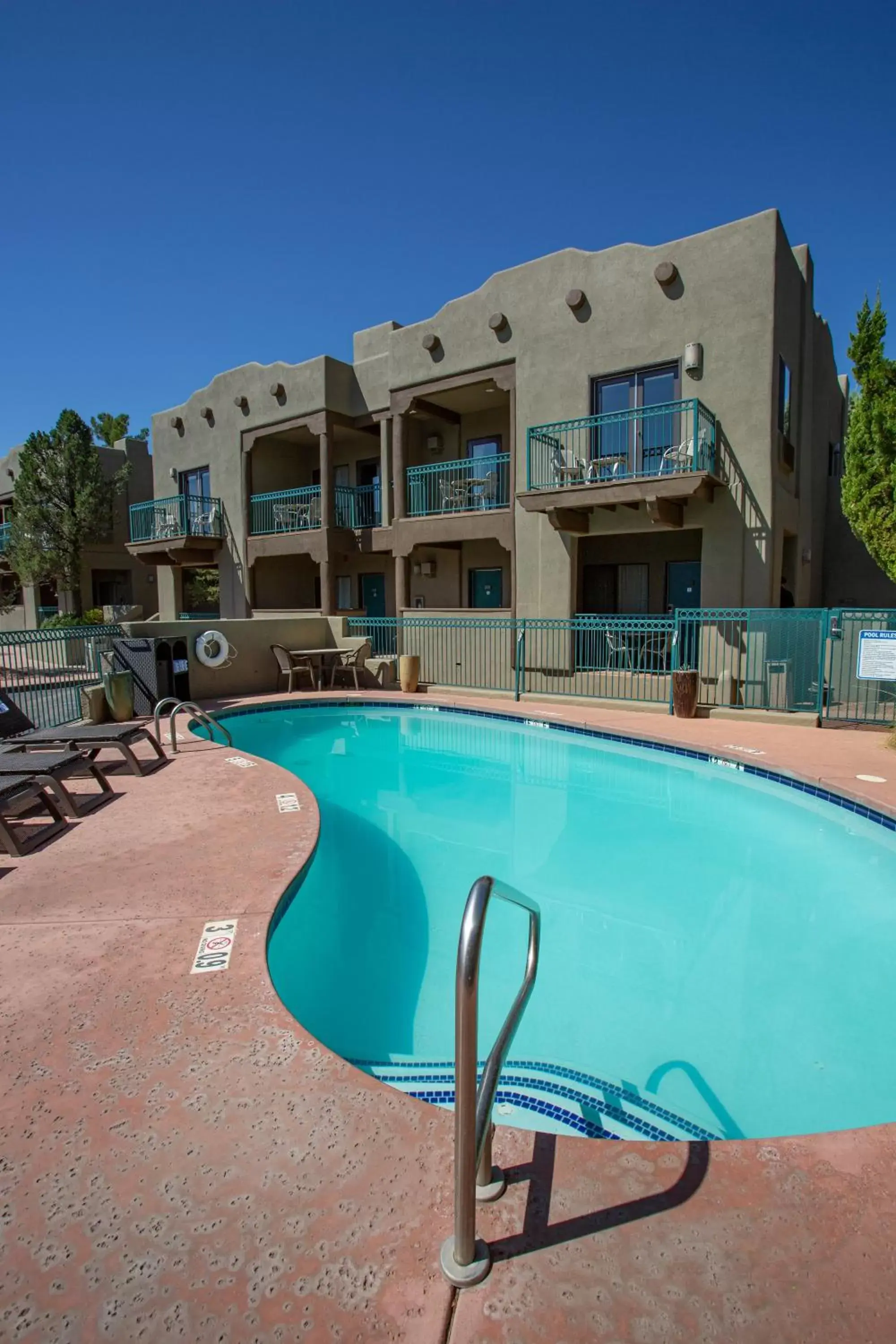 Swimming pool, Property Building in Southwest Inn at Sedona