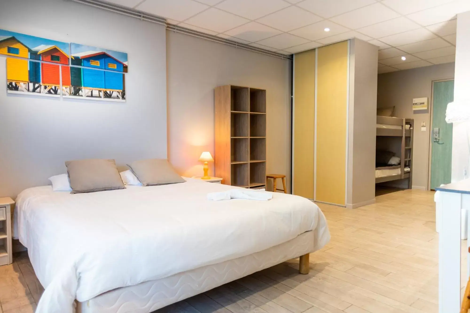 Bed in The Originals Boutique, Hôtel Neptune, Berck-sur-Mer (Inter-Hotel)