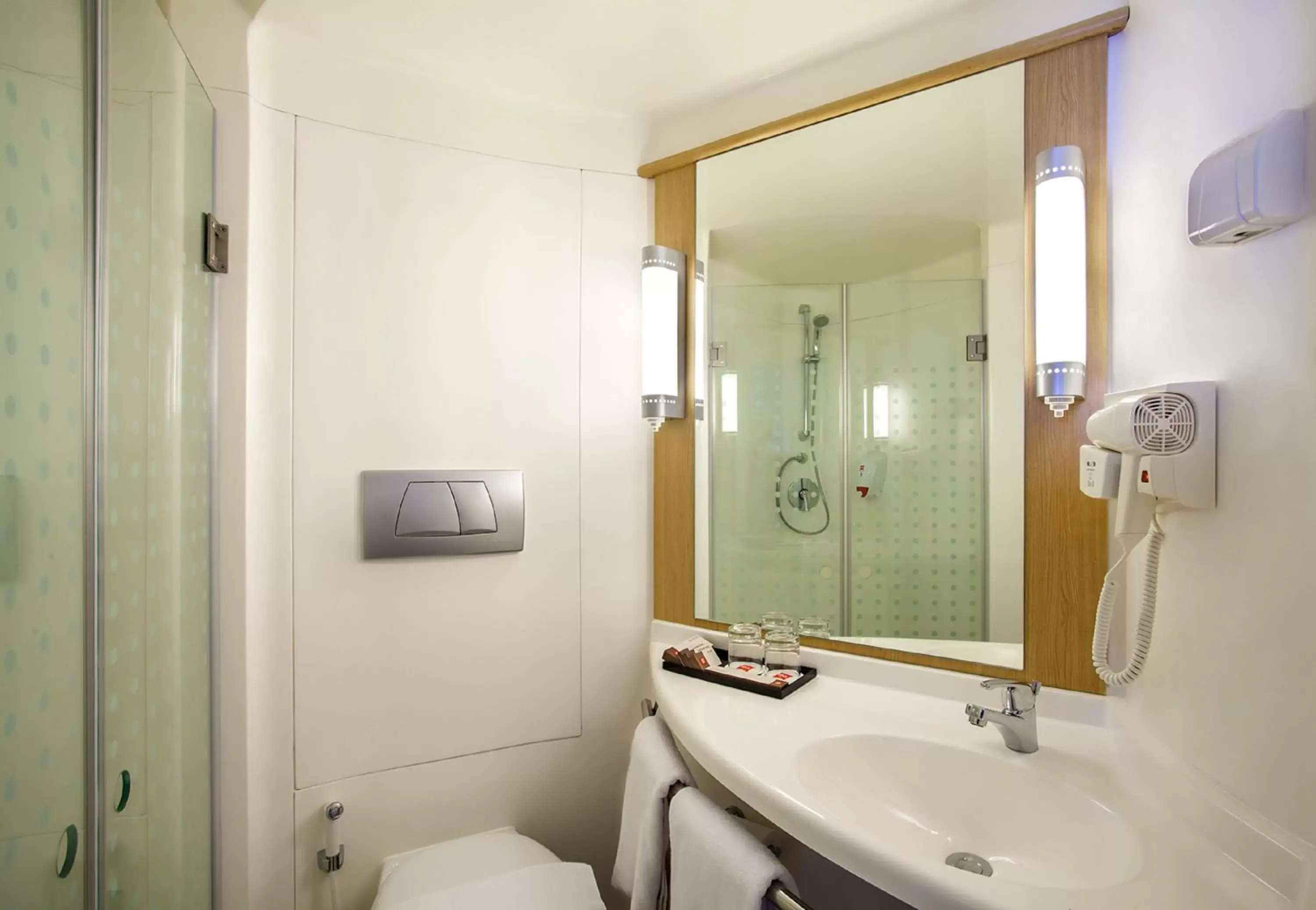 Shower, Bathroom in Ibis Manado City Center Boulevard