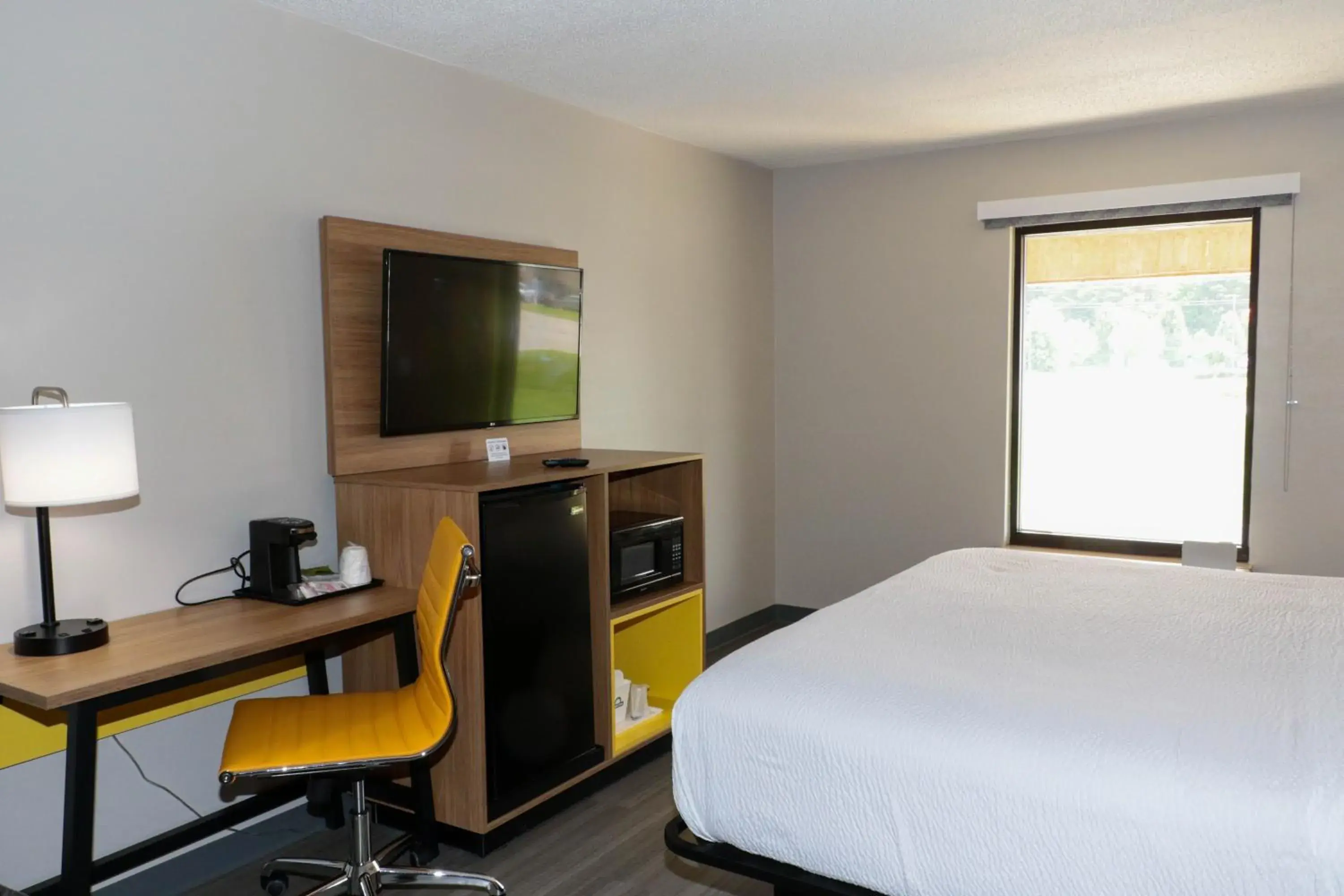 TV and multimedia, Bed in Days Inn by Wyndham Farmville