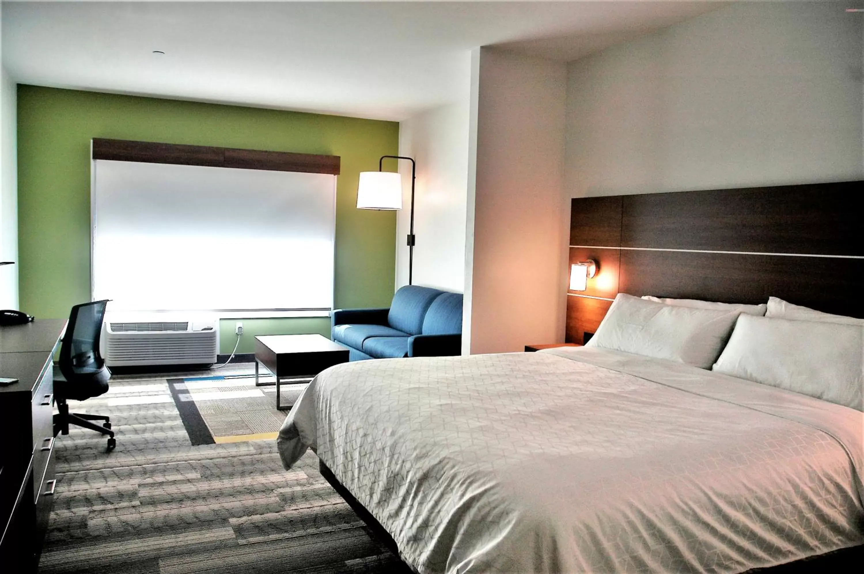 Bed in Holiday Inn Express & Suites - Edmonton SW – Windermere, an IHG Hotel