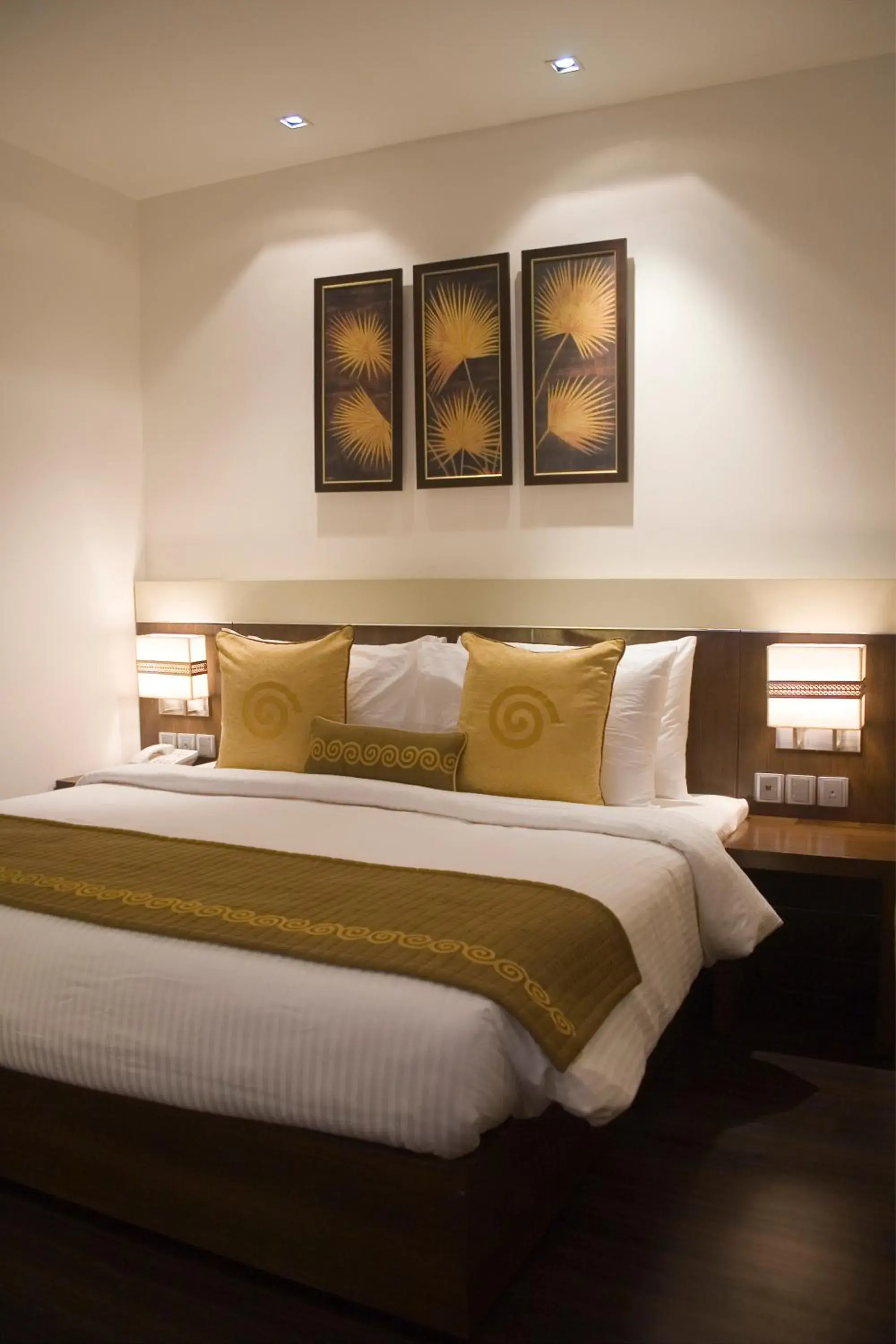 Bed in Shervani Hotel Nehru Place