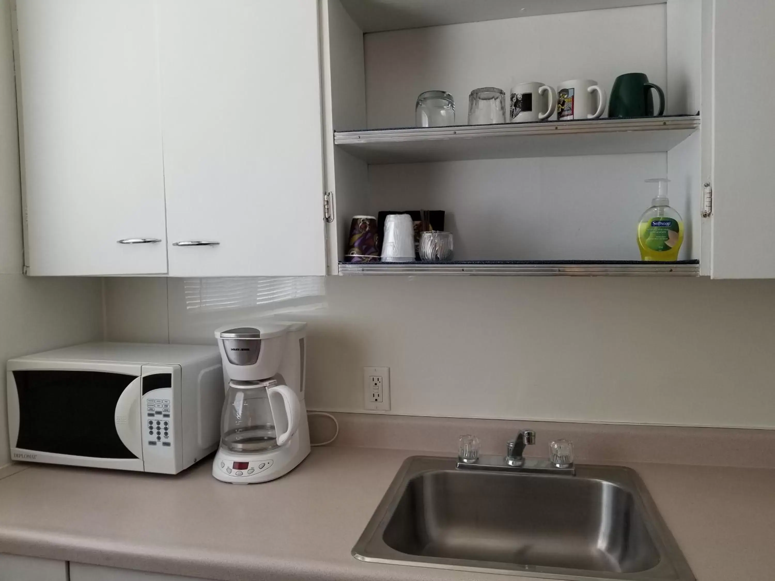 Kitchen/Kitchenette in Melsask Motel