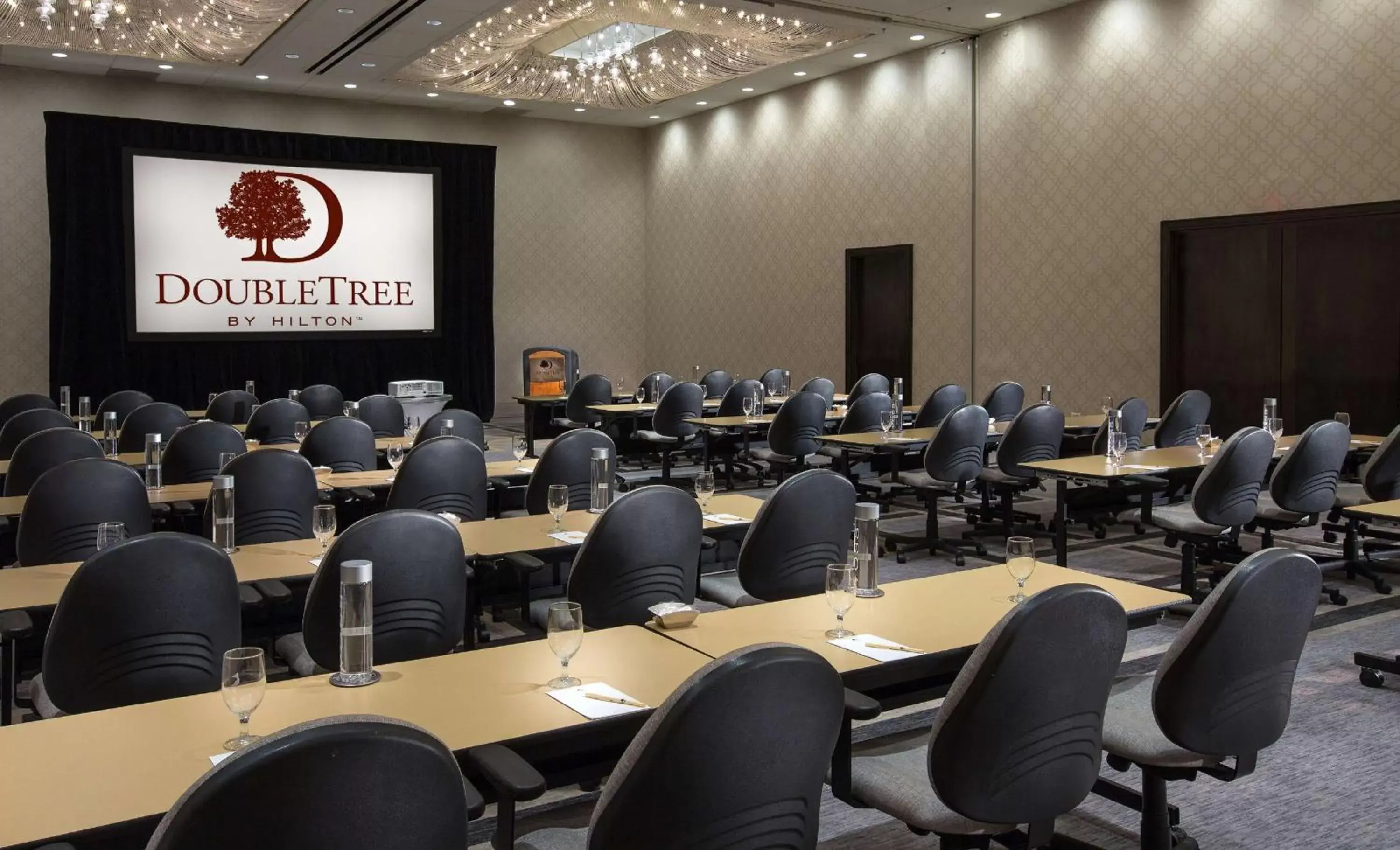 Meeting/conference room in DoubleTree by Hilton Chicago - Oak Brook