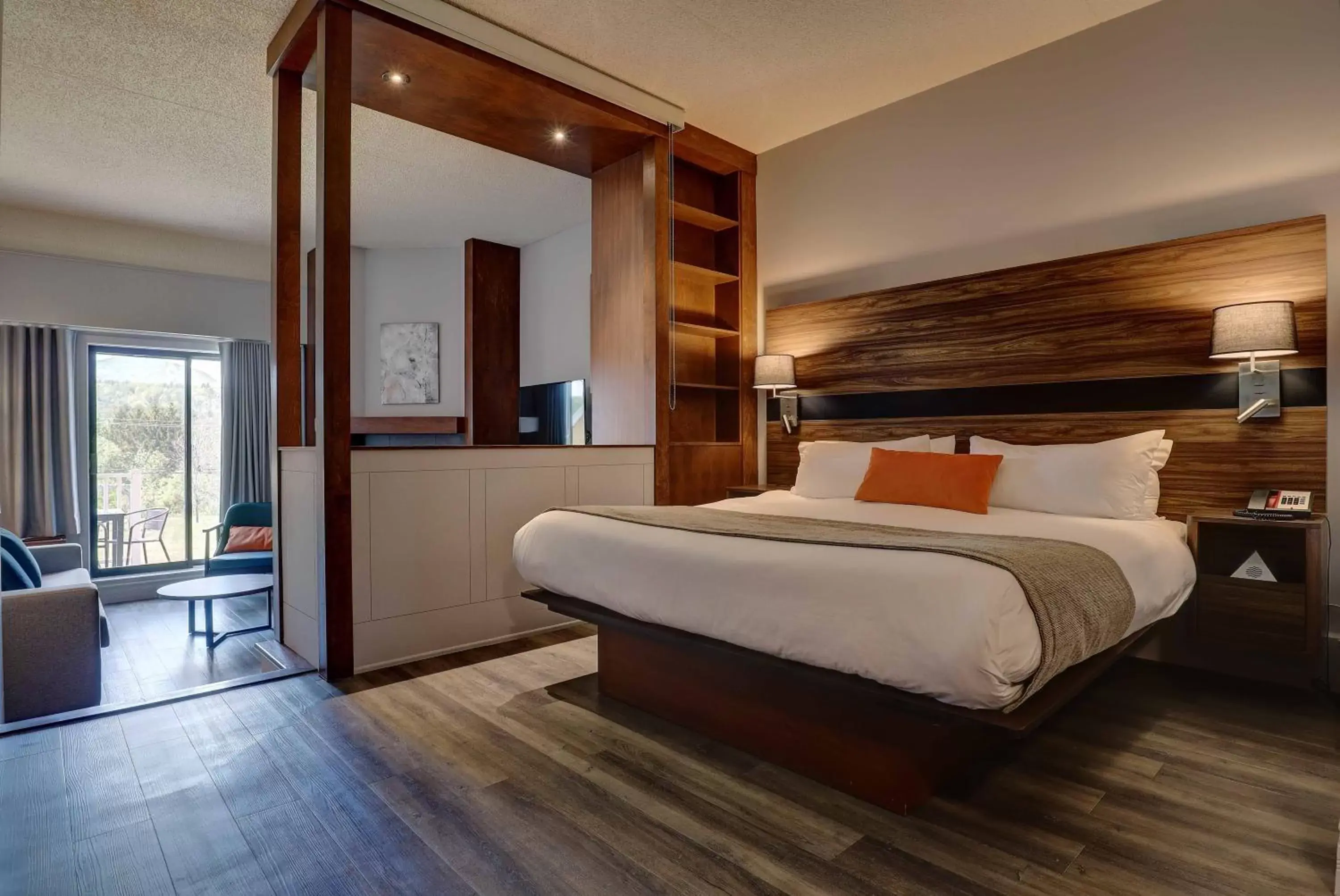 Bed in Estrimont Suites & Spa