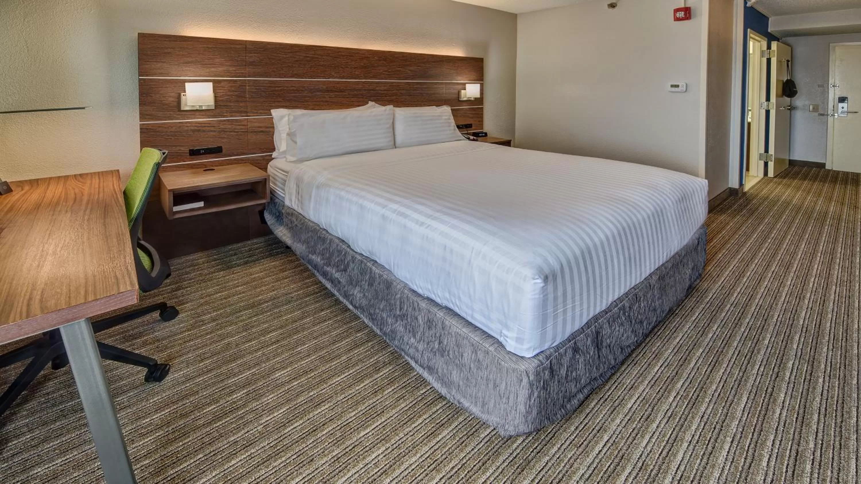 Photo of the whole room, Bed in Holiday Inn Express Memphis Medical Center - Midtown by IHG