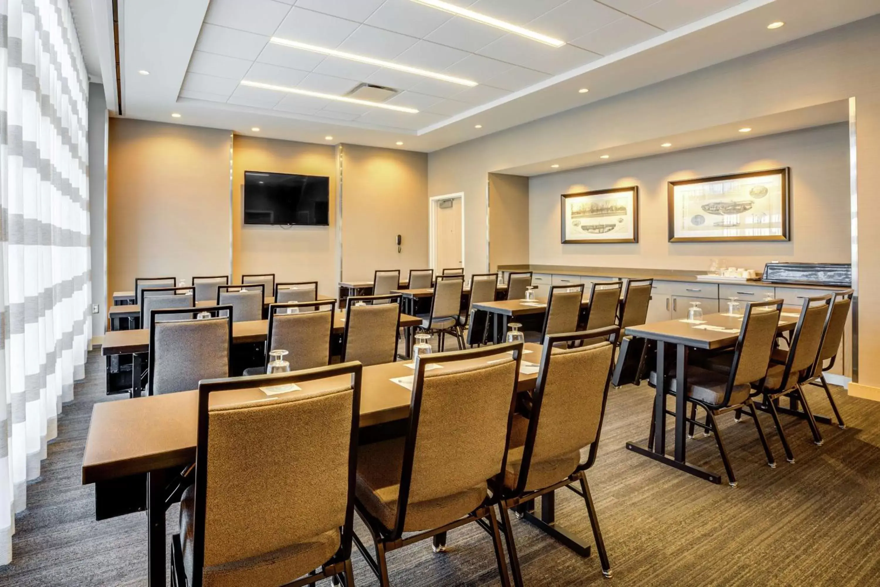 Meeting/conference room in Hampton Inn & Suites Boston/Waltham