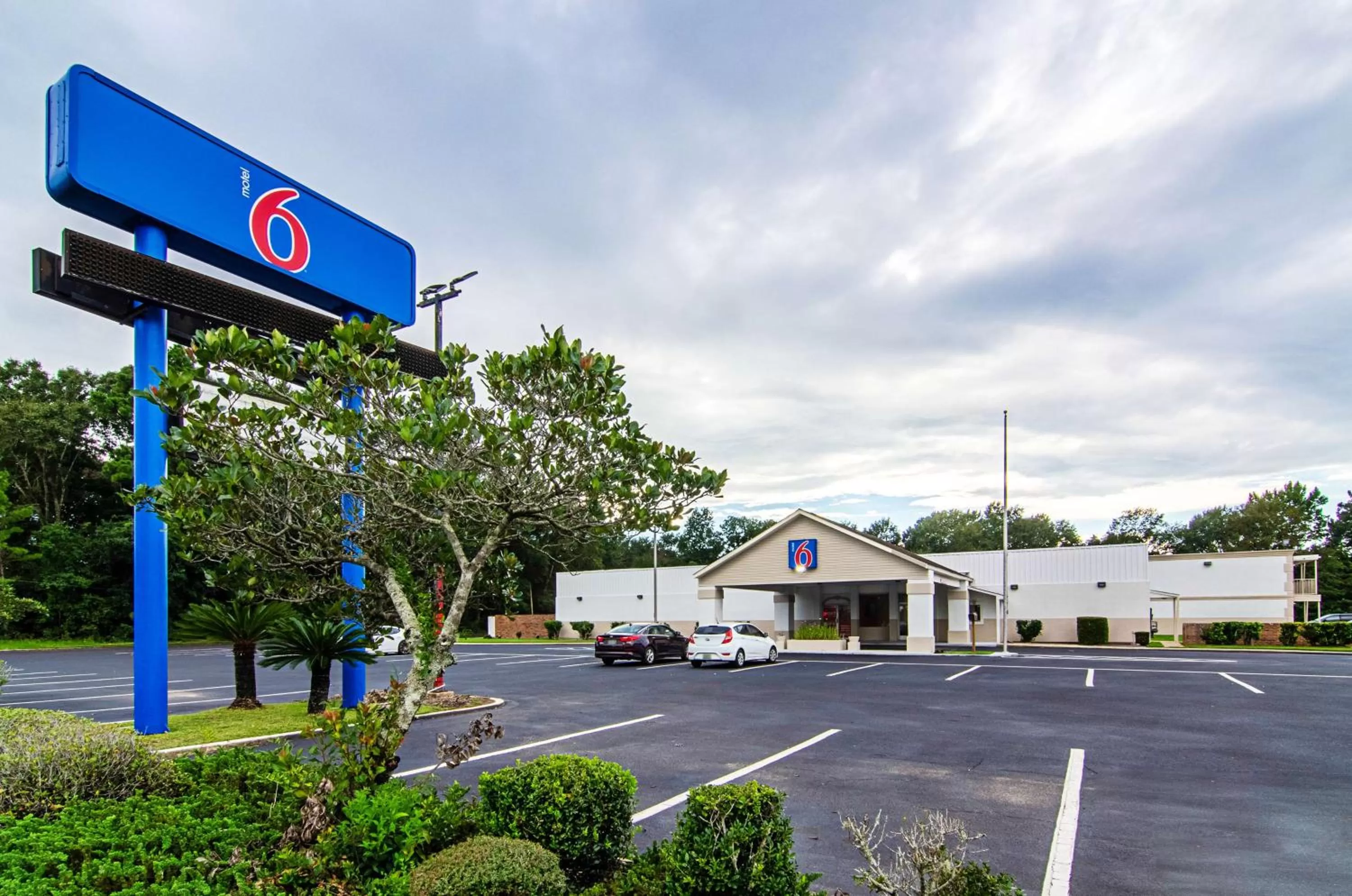 Property building in Motel 6-Bay Minette, AL