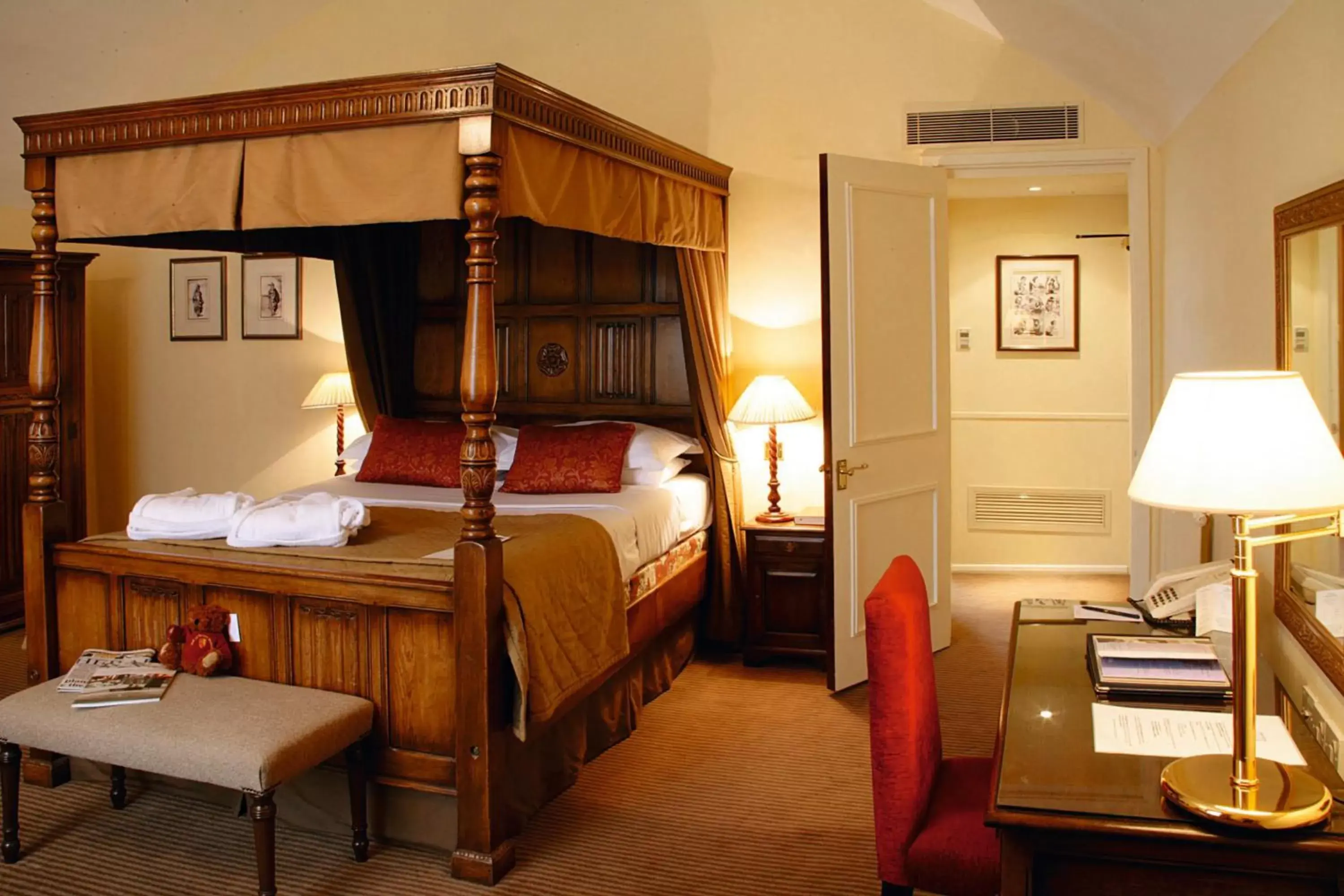 Bedroom, Bed in Macdonald Alveston Manor Hotel