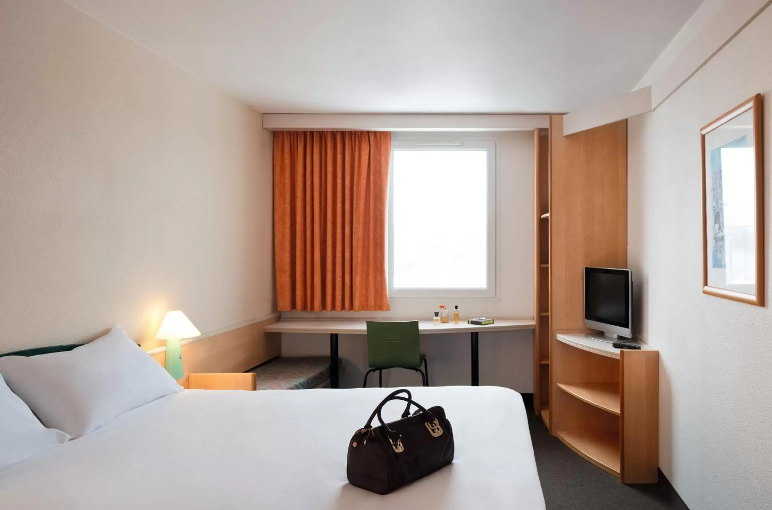 Bed in Hotel Ibis Milano Ca' Granda