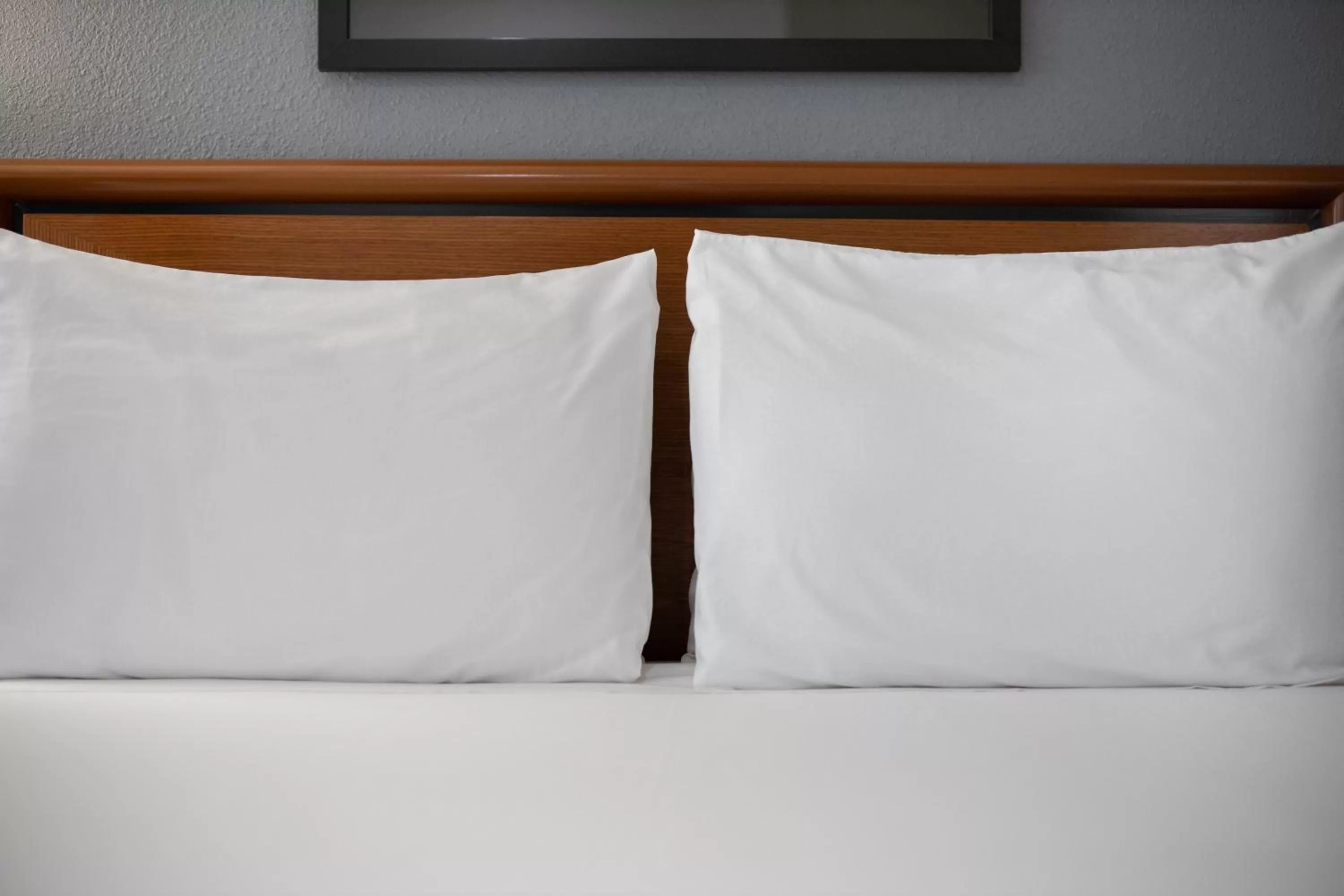 Bed in Atherton Park Inn and Suites