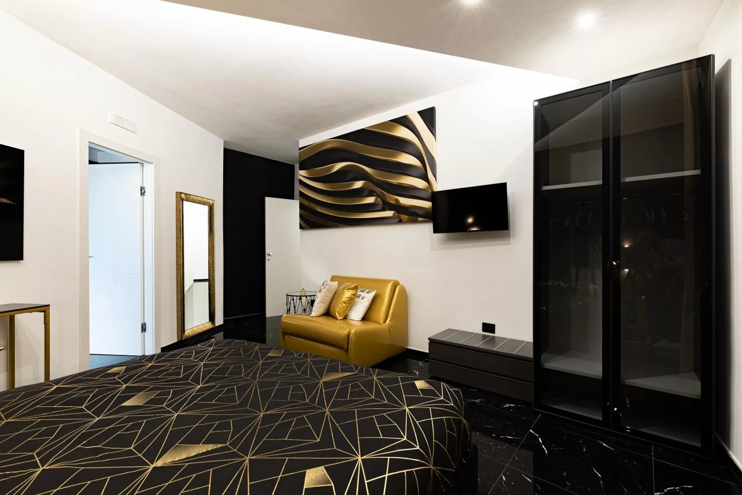 TV/Entertainment Center in Prezioso suites & rooms
