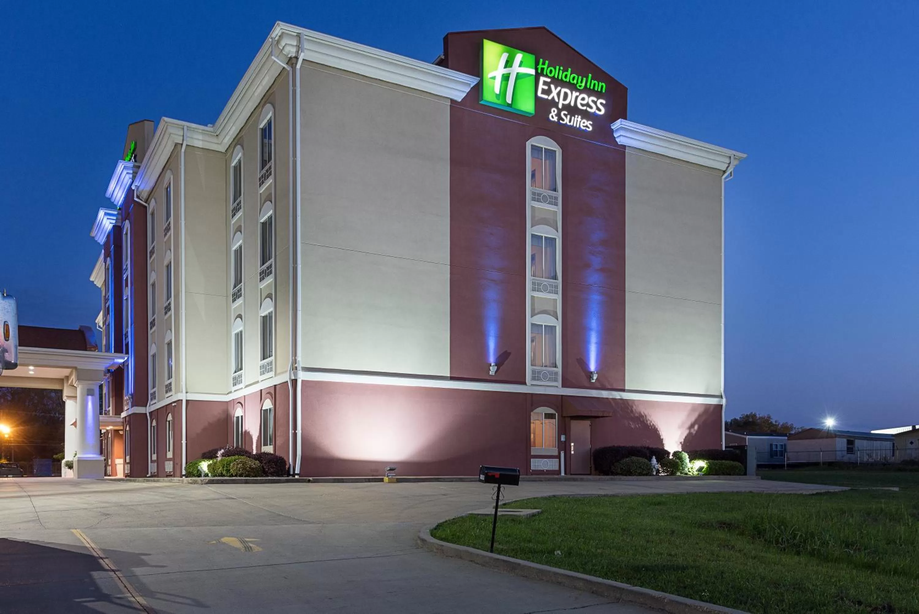 Holiday Inn Express Hotel & Suites Byram by IHG