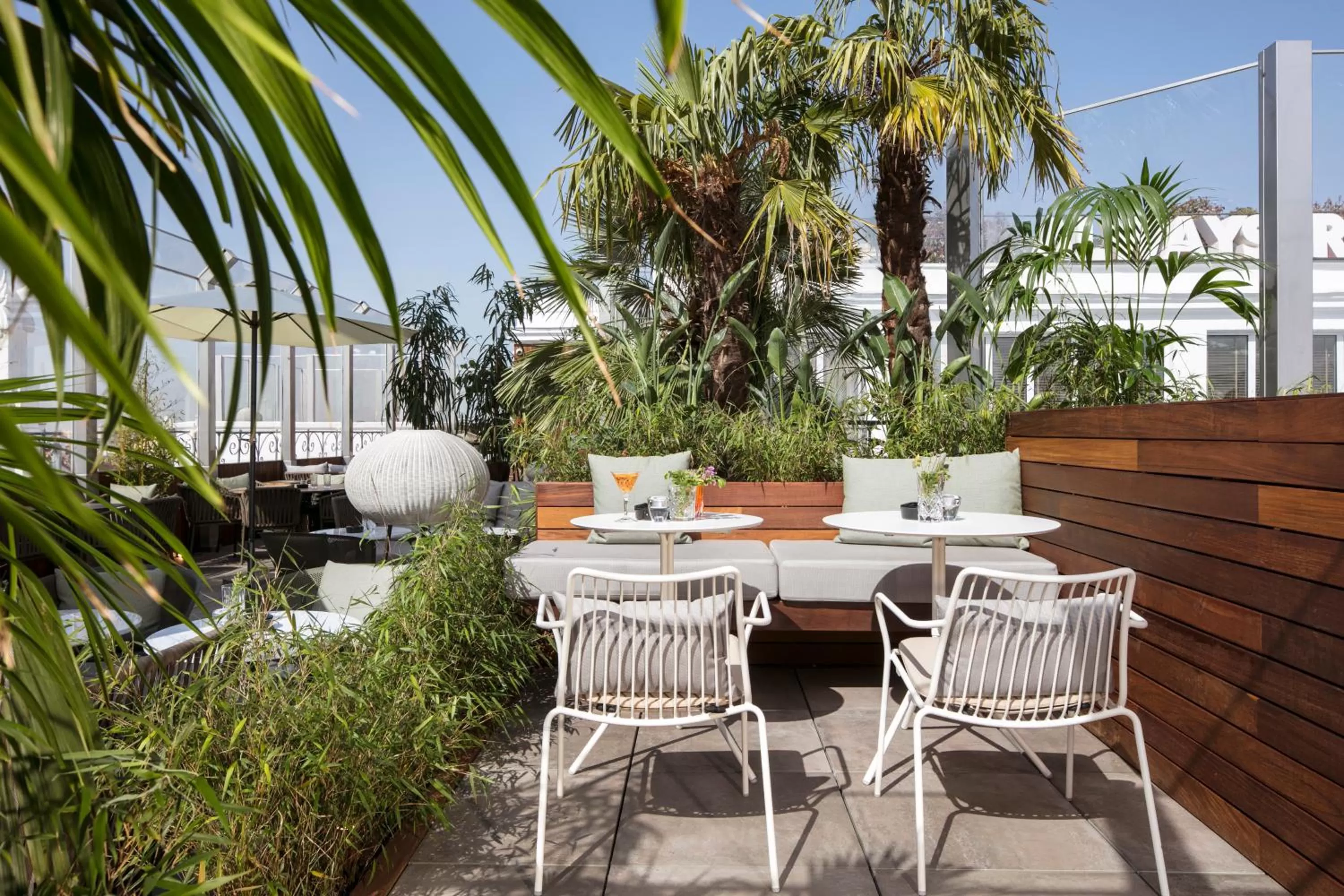 Lounge or bar in ME Madrid Reina Victoria by Meliá