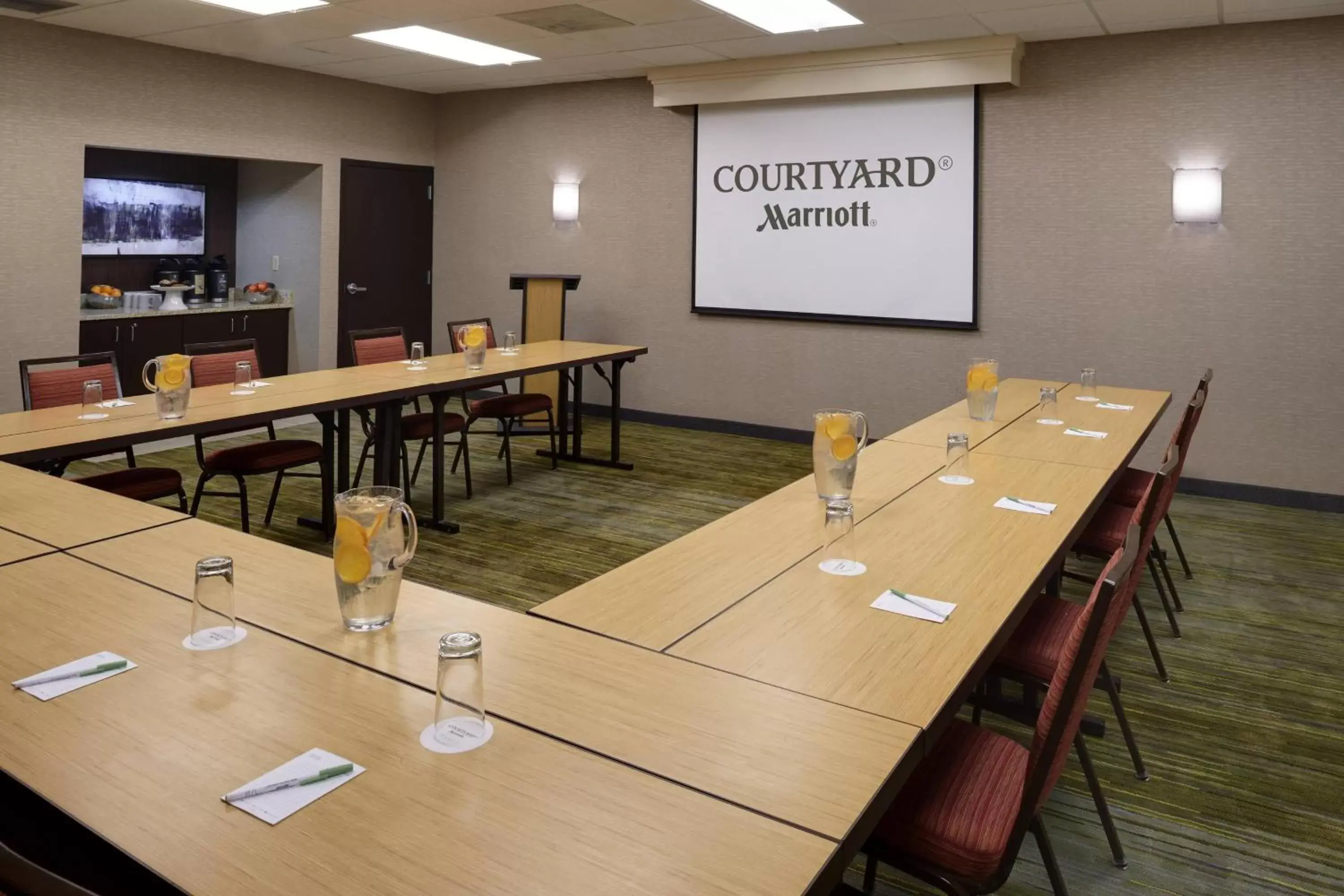 Meeting/conference room, Business Area/Conference Room in Courtyard by Marriott Indianapolis Airport