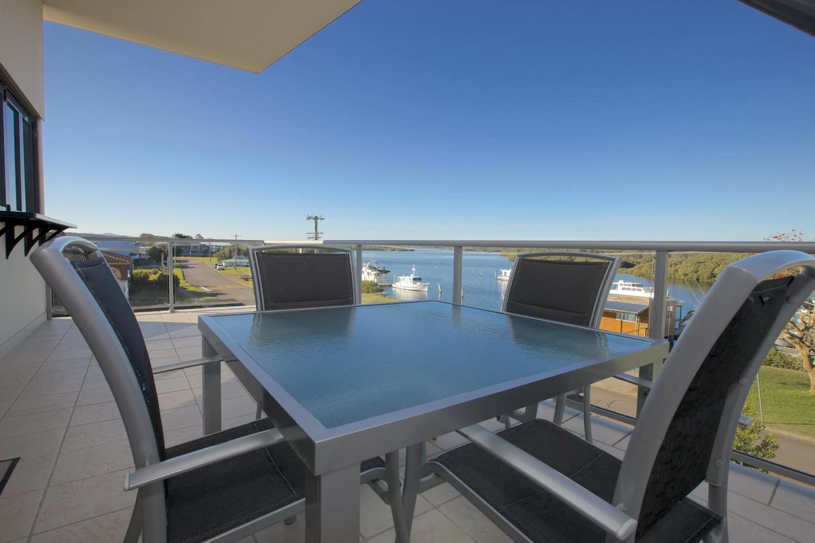 Boathouse Resort (Water Front)