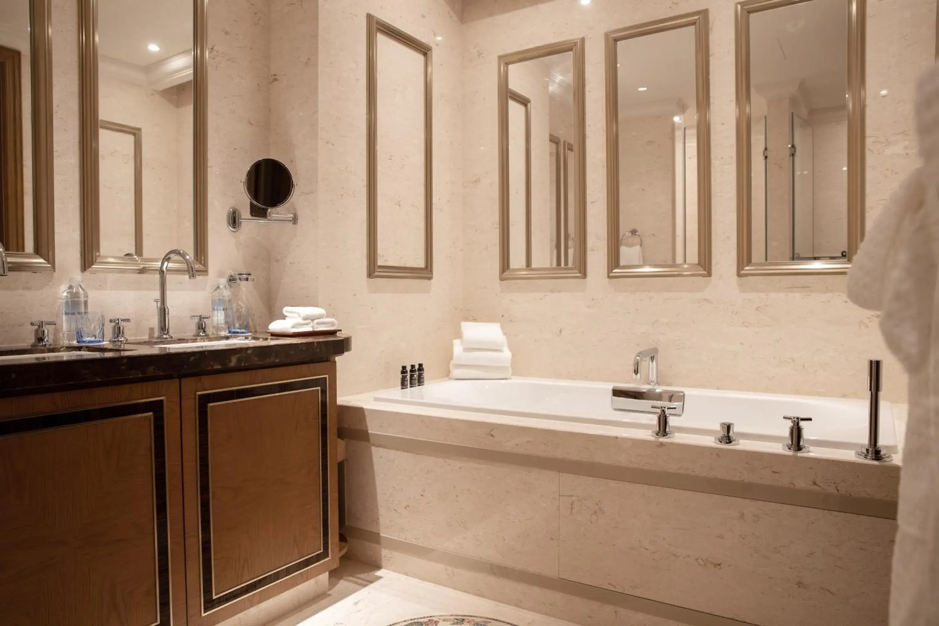 Toilet, Bathroom in Jumeirah Living Guangzhou - Complimentary Shuttle Bus to Canton Fair Complex during Canton Fair period