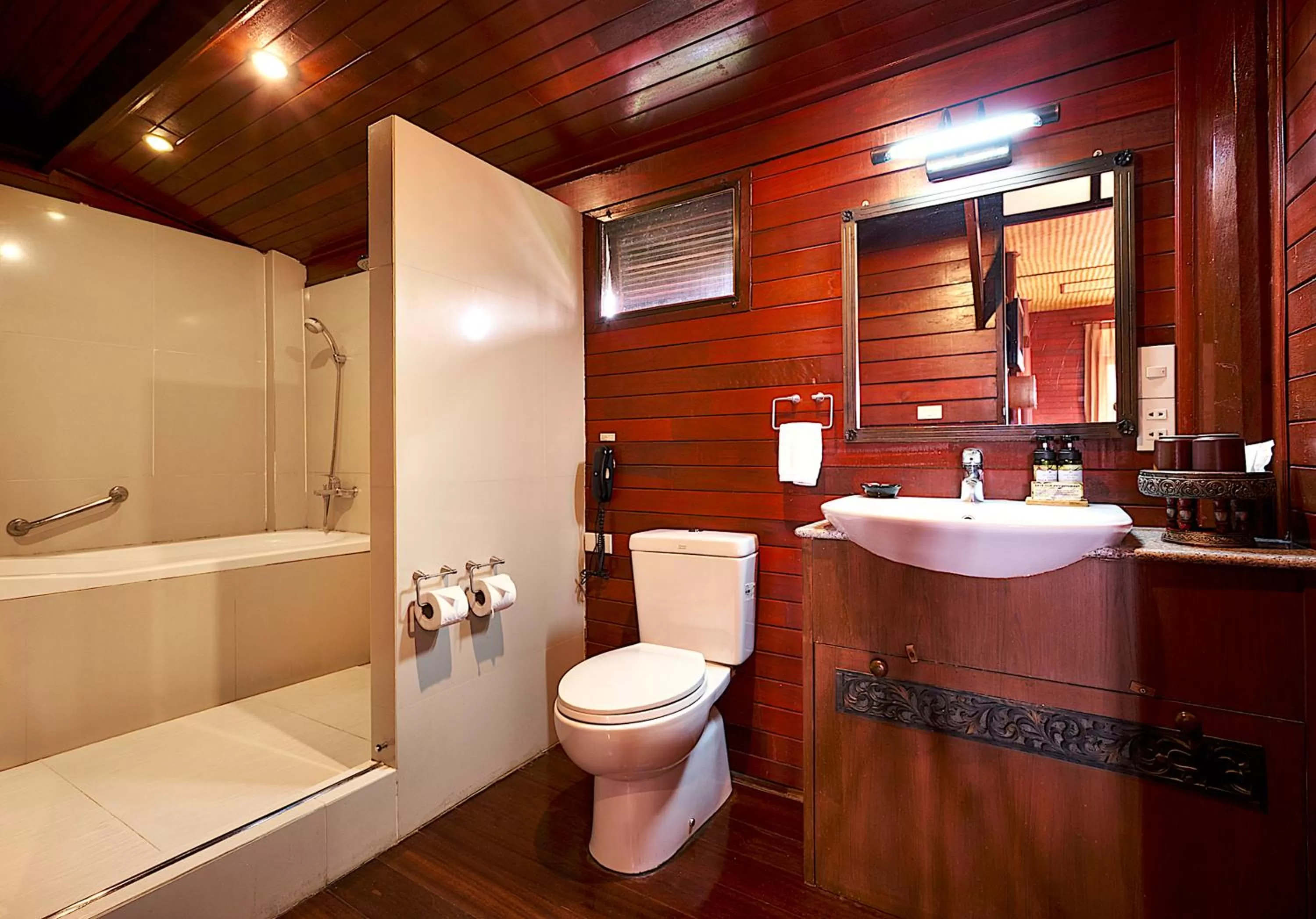 Shower in Ruenkanok Thaihouse Resort