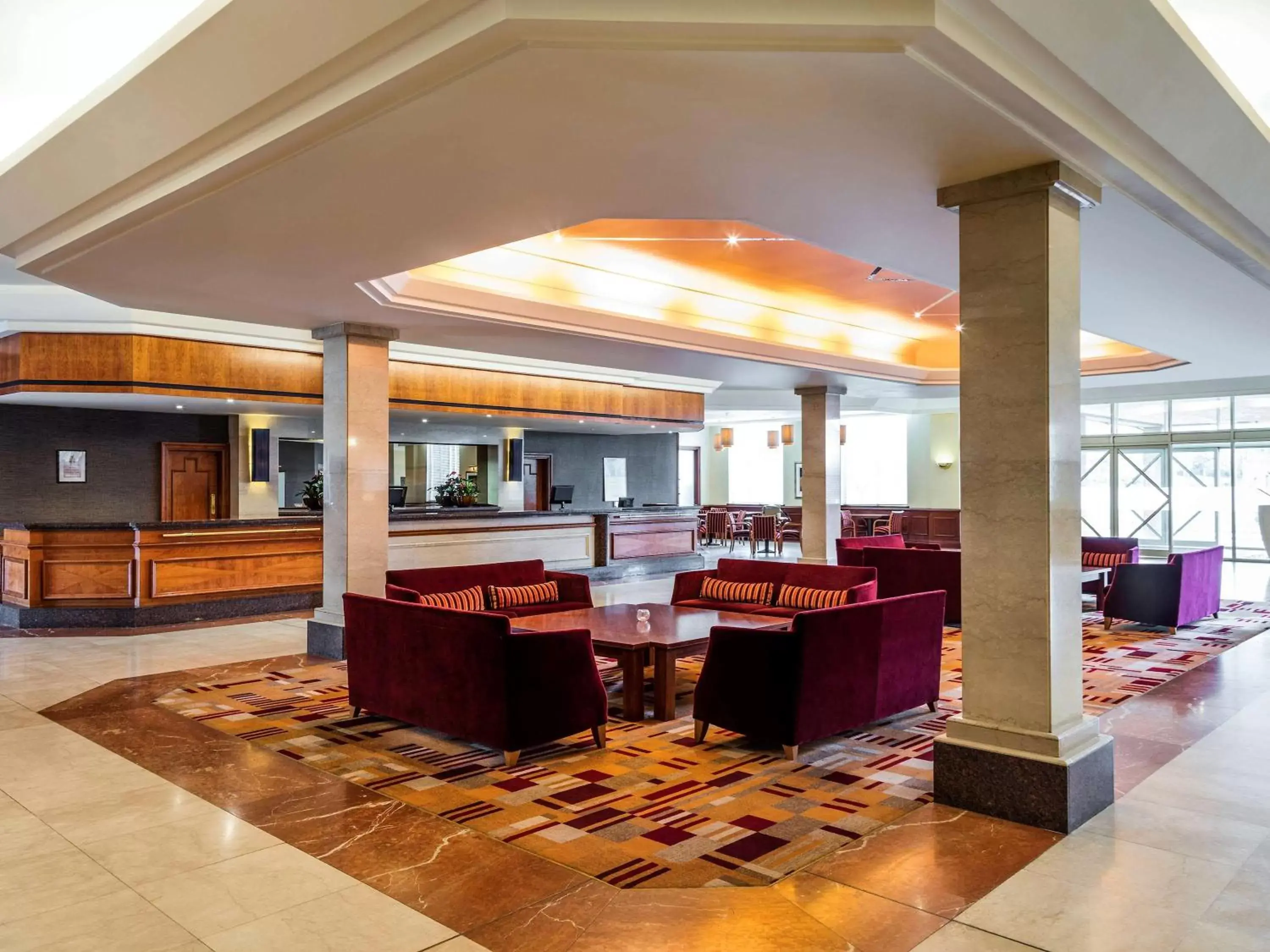 Property building, Restaurant/Places to Eat in Mercure Daventry Court Hotel
