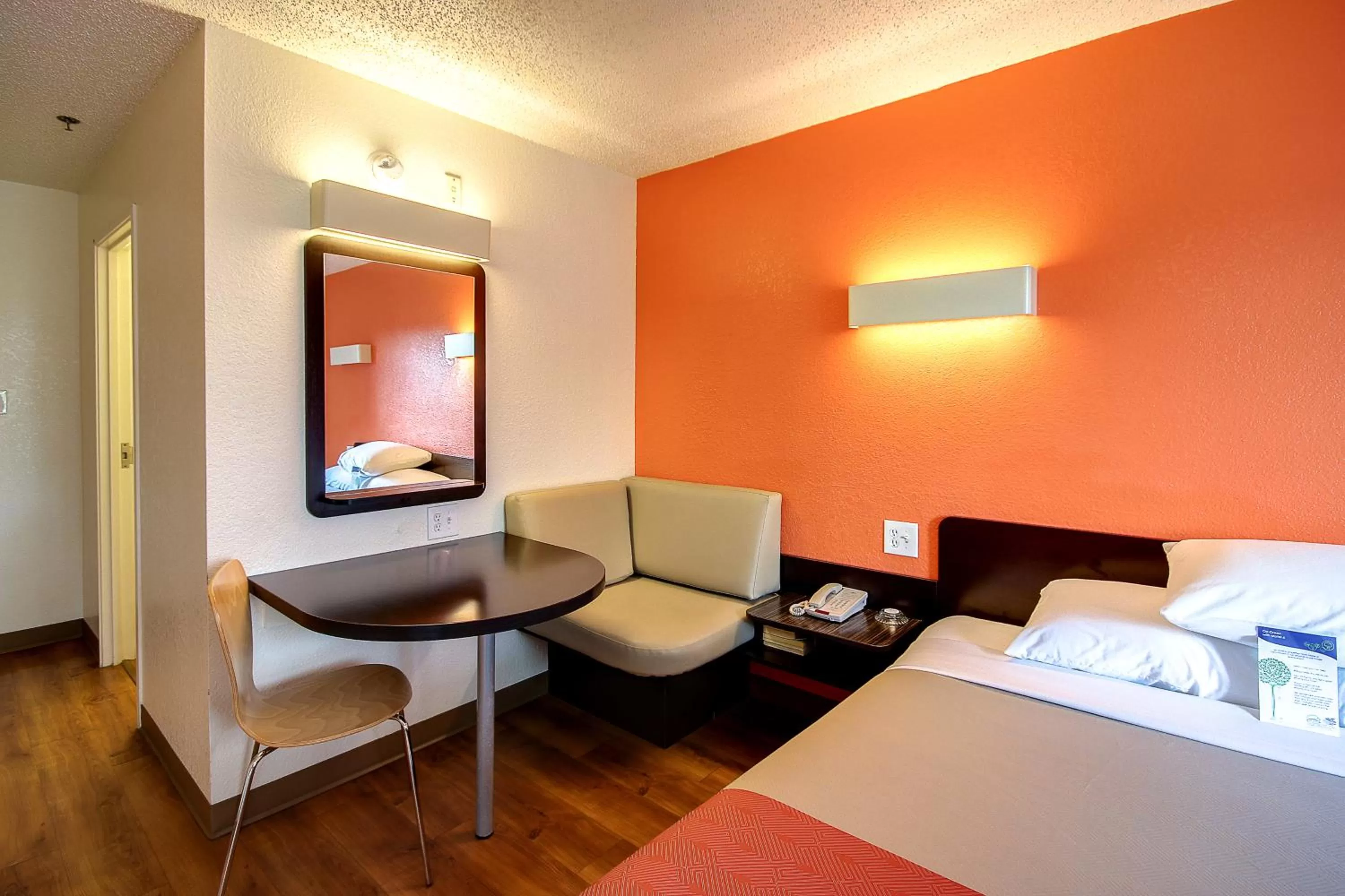 Bedroom in Motel 6 King Of Prussia PA