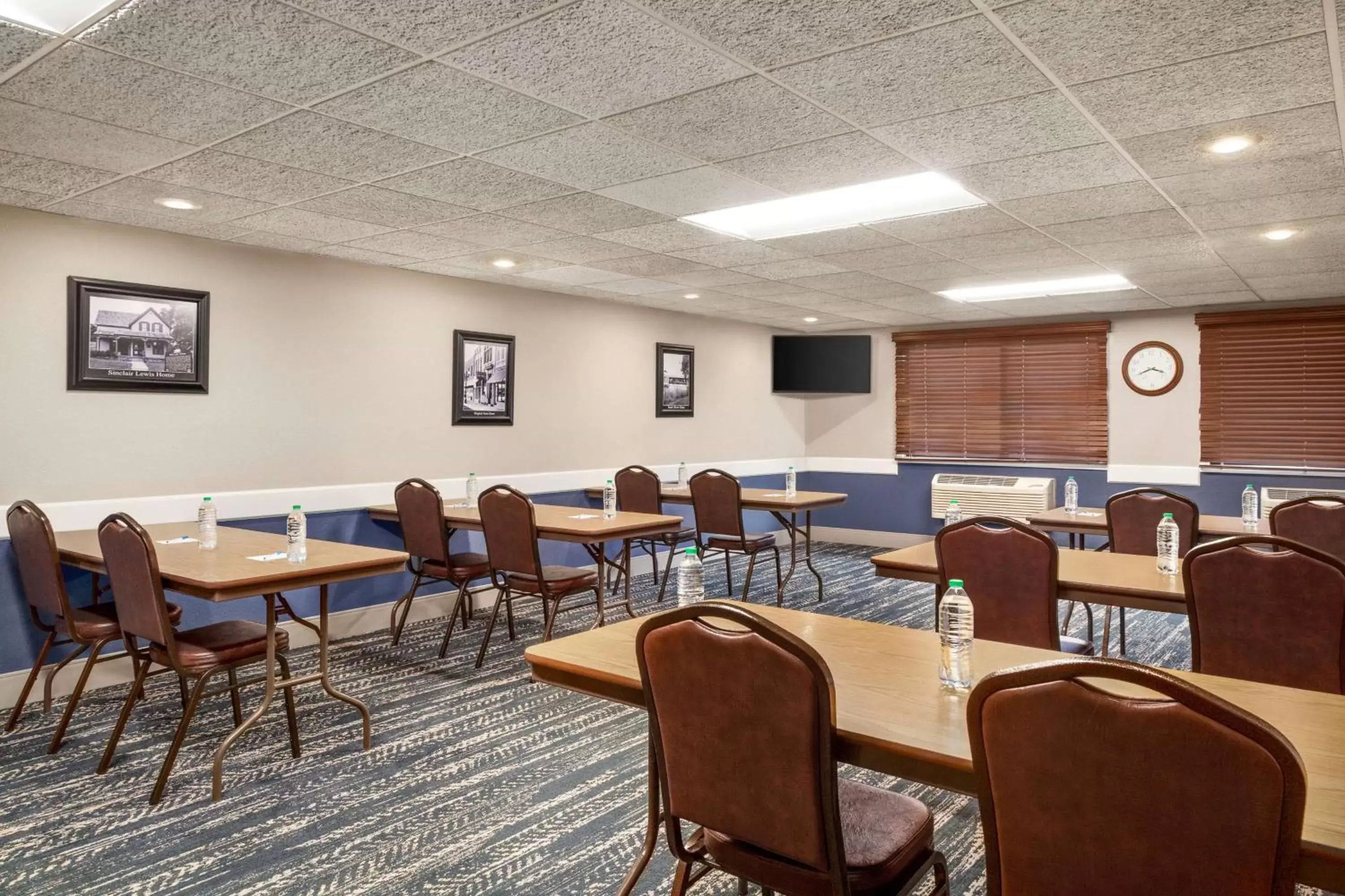 Meeting/conference room in AmericInn by Wyndham Sauk Centre