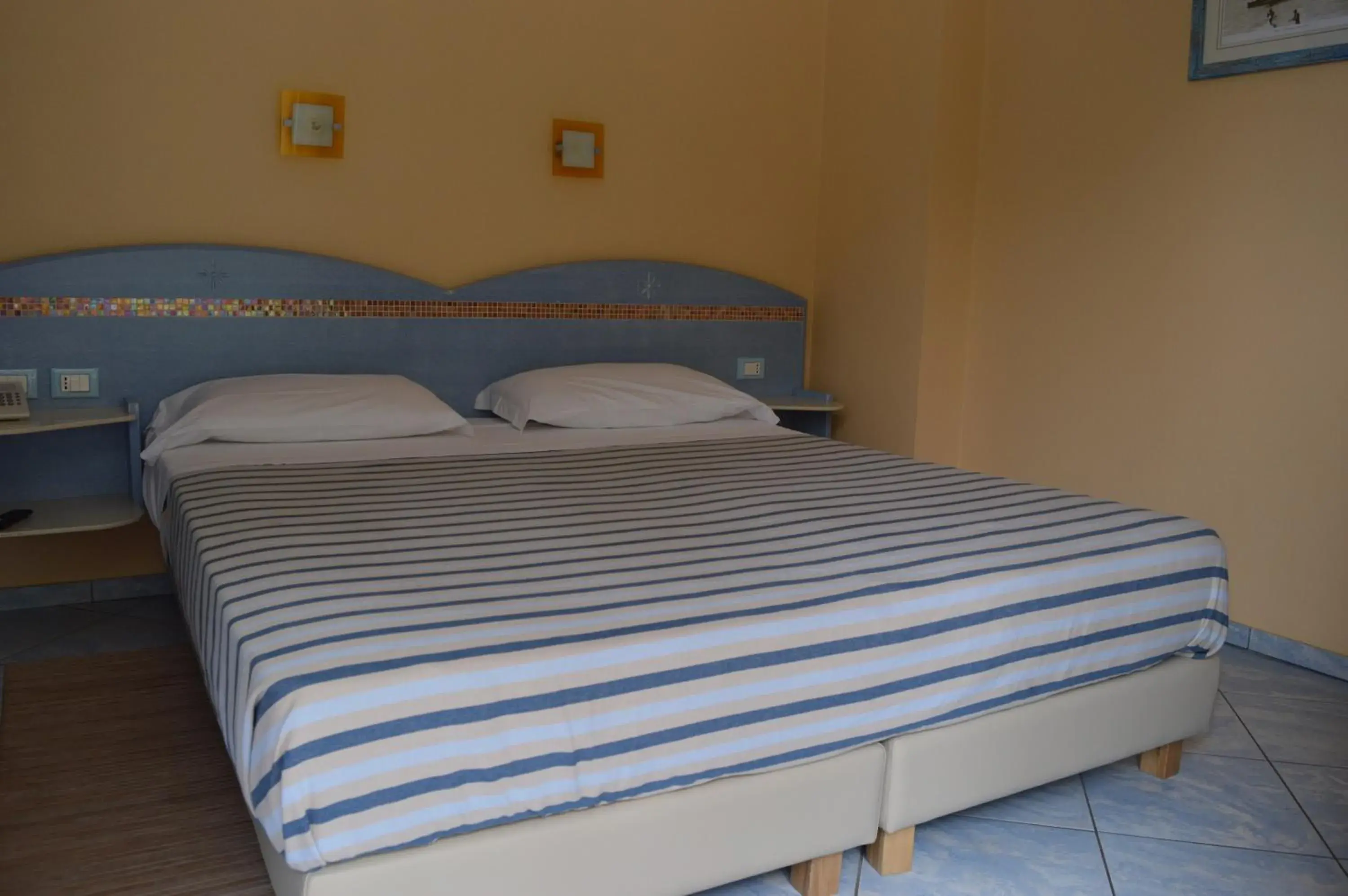 Bed in Hotel Chentu Lunas