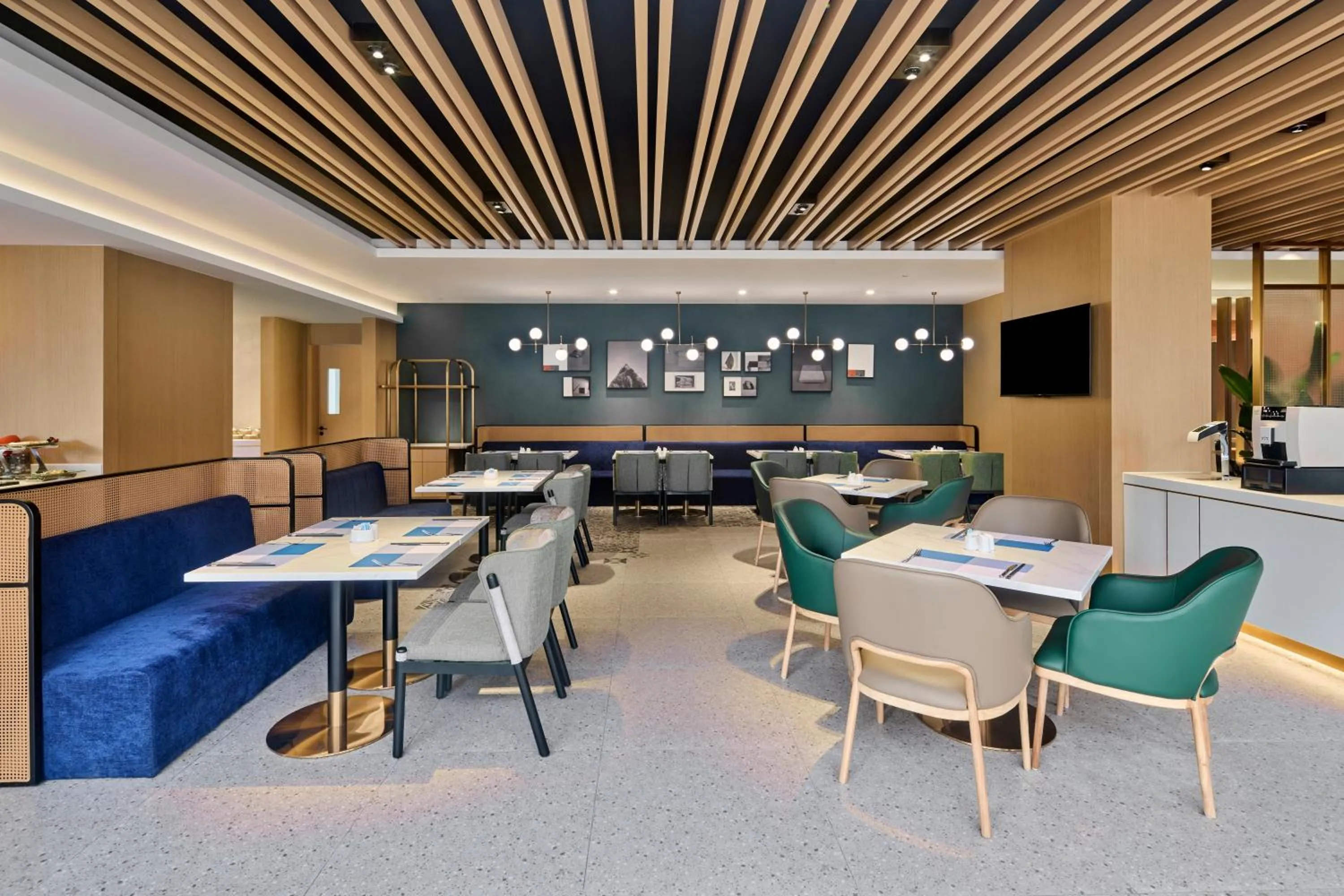 Restaurant/places to eat in Hilton Garden Inn Zhuhai Jinan University