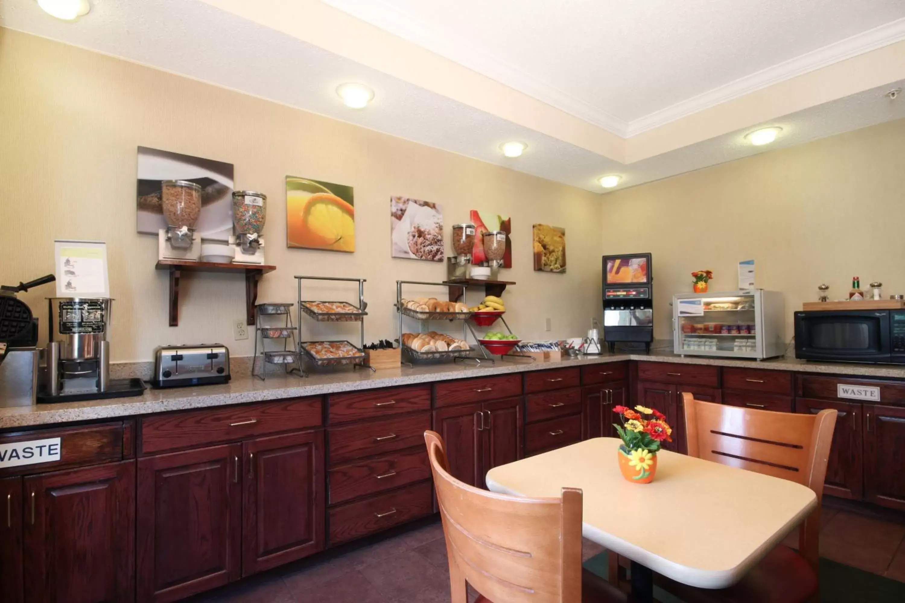 Breakfast, Restaurant/Places to Eat in Fairfield Inn Scranton