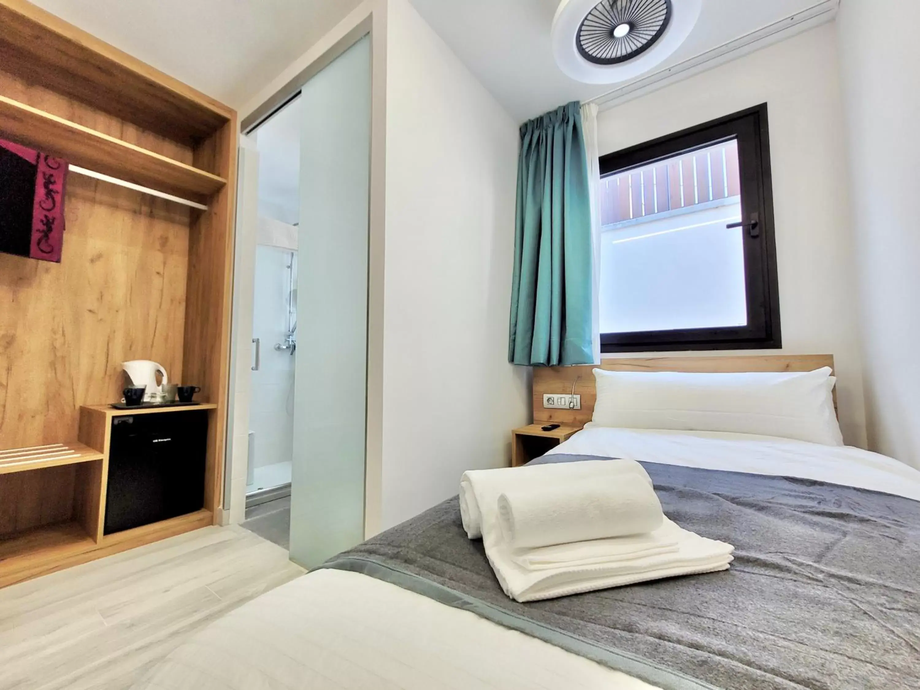 Restaurant/places to eat, Bed in Puerto Azul Restaurant/places to eat, Bed in Puerto Azul