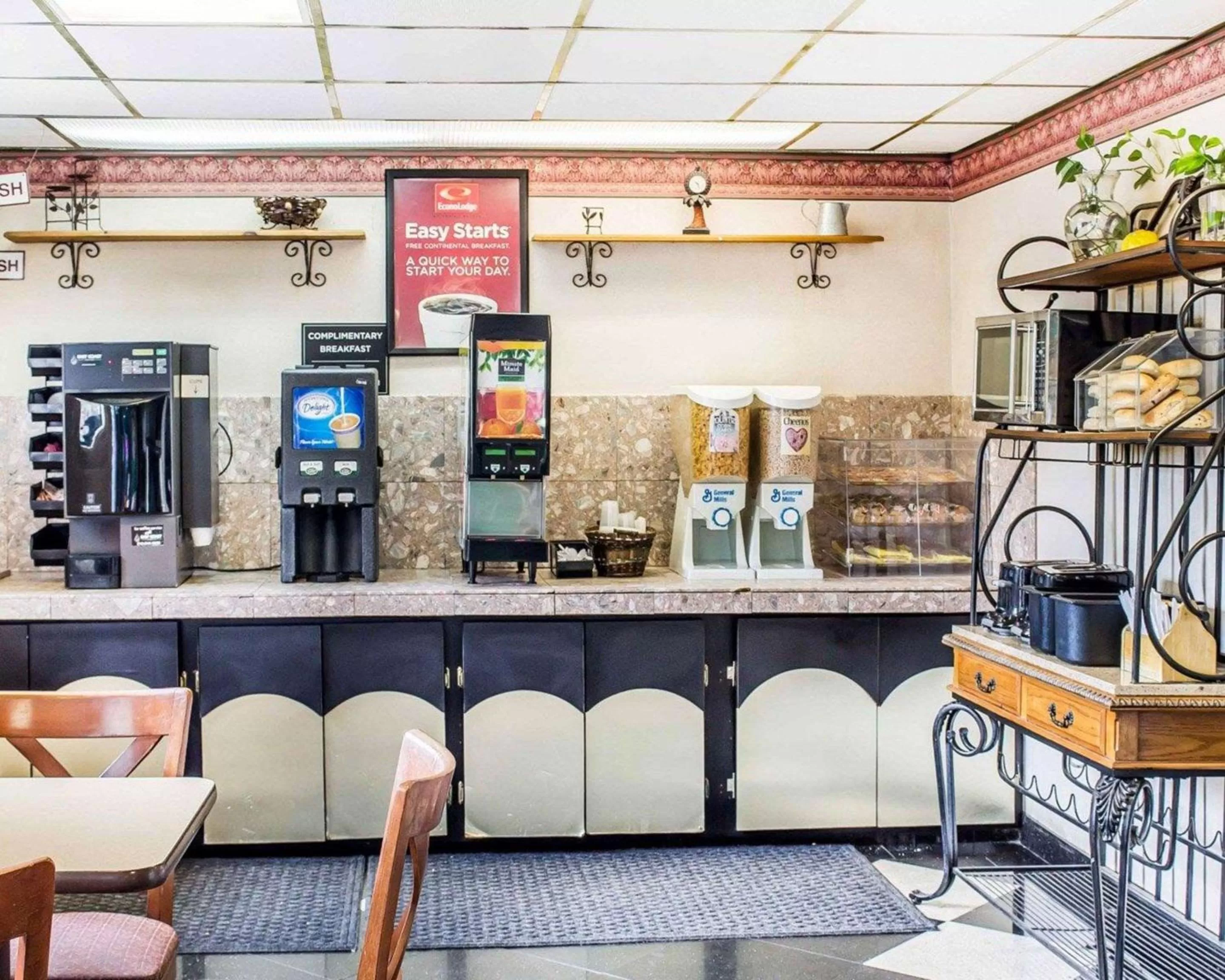 Restaurant/places to eat in Econo Lodge Scranton near Montage Mountain