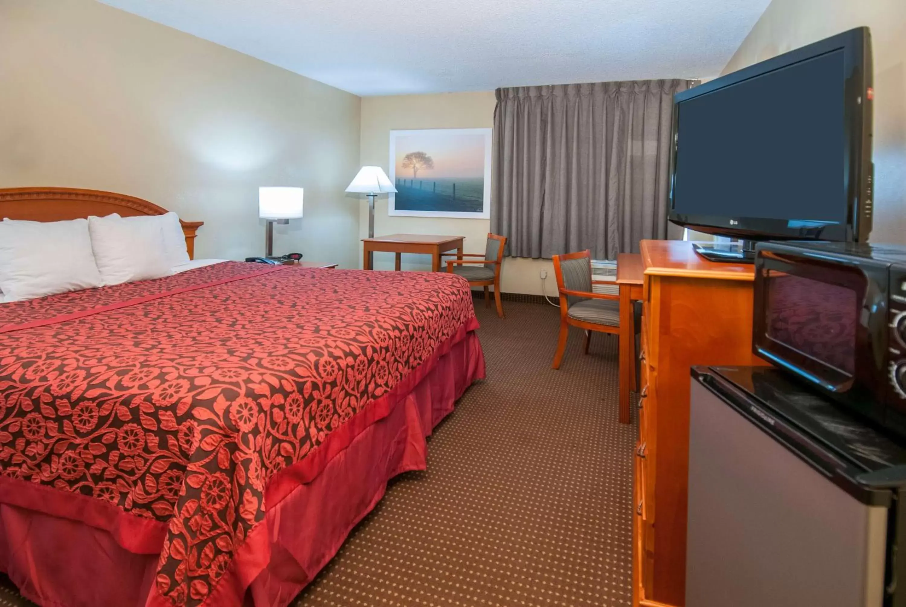 Photo of the whole room, Bed in Days Inn by Wyndham Pauls Valley