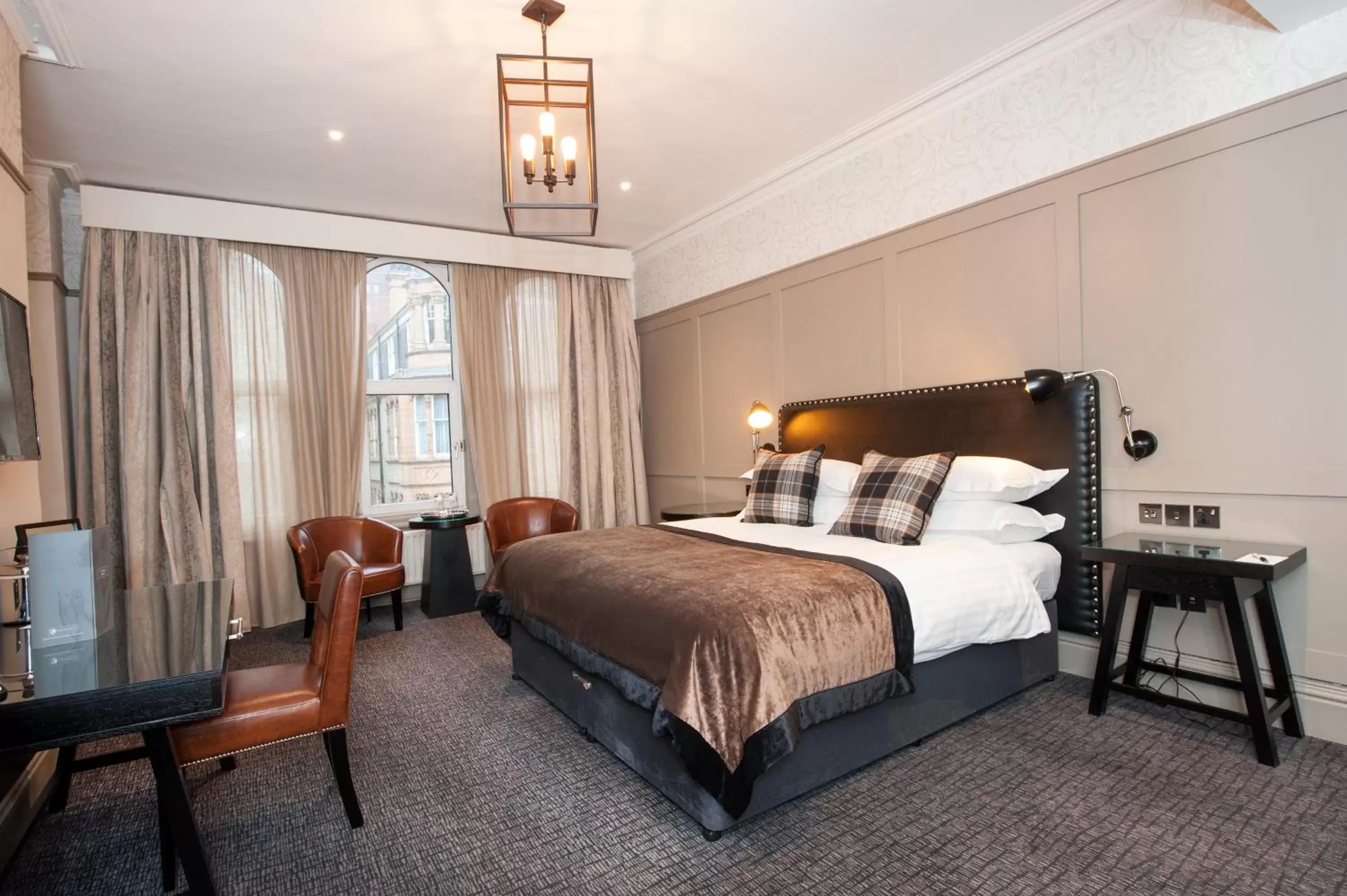 Bed in Macdonald Burlington Hotel