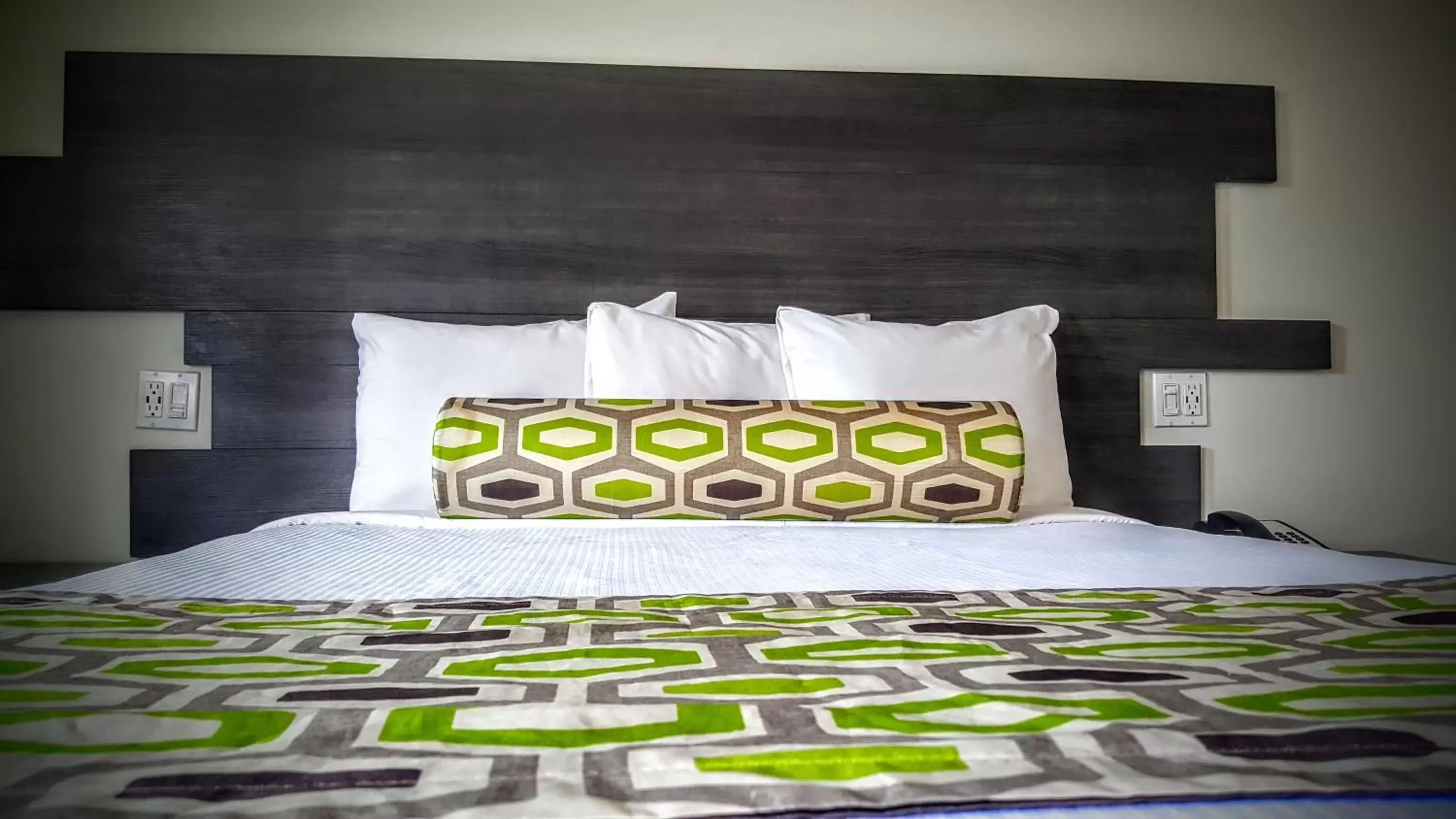 Bed, Room Photo in Jewel City Inn
